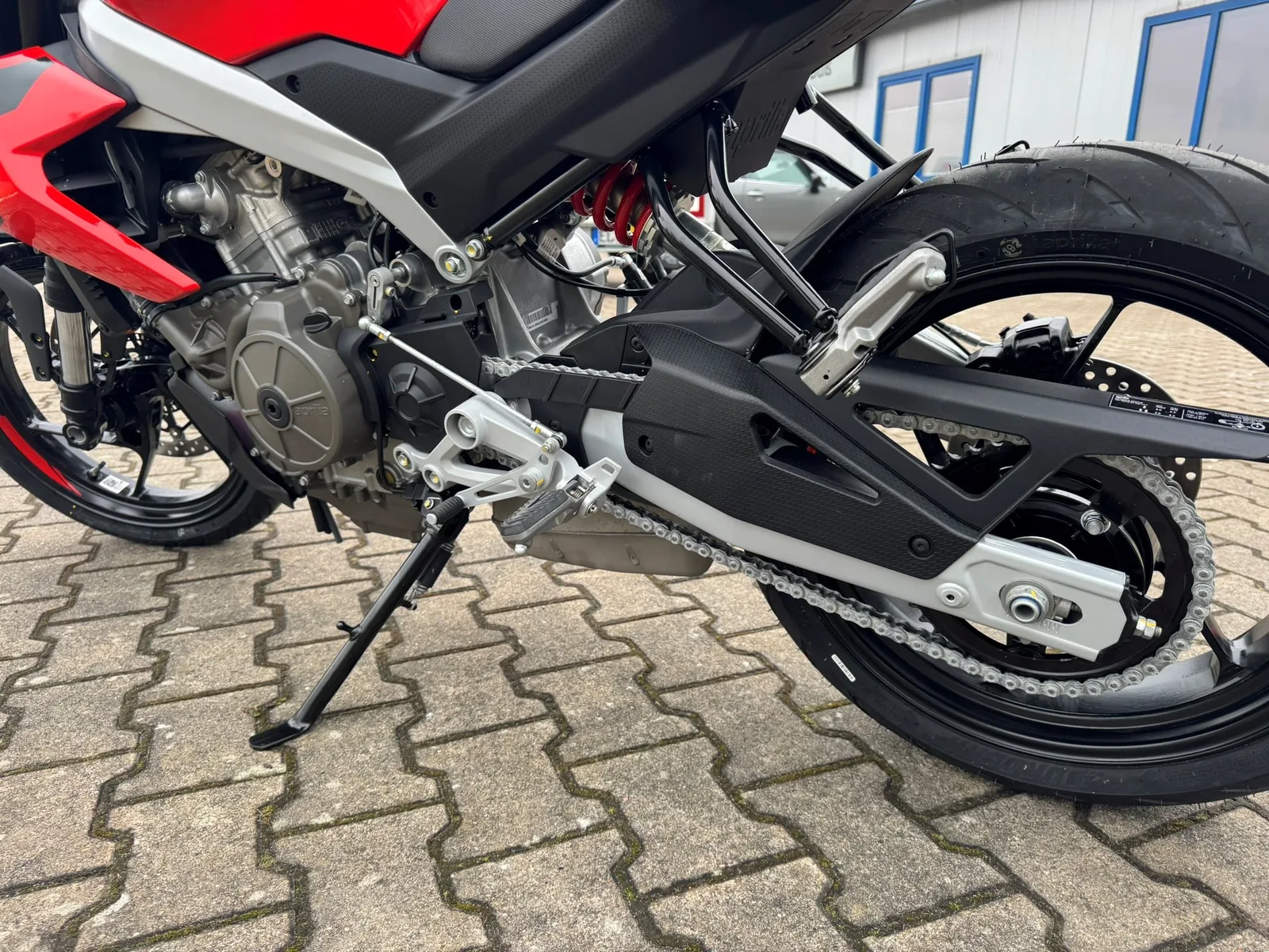 Aprilia Tuono 457