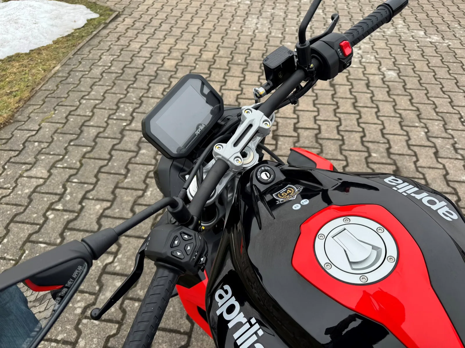 Aprilia Tuono 457