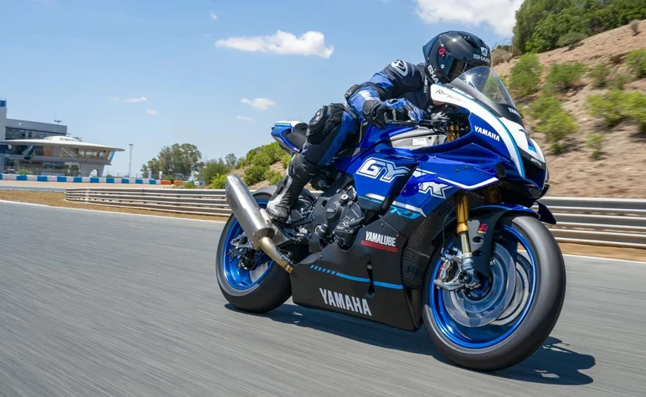 Yamaha R1 GYTR, MY 2025 - Primer Black
