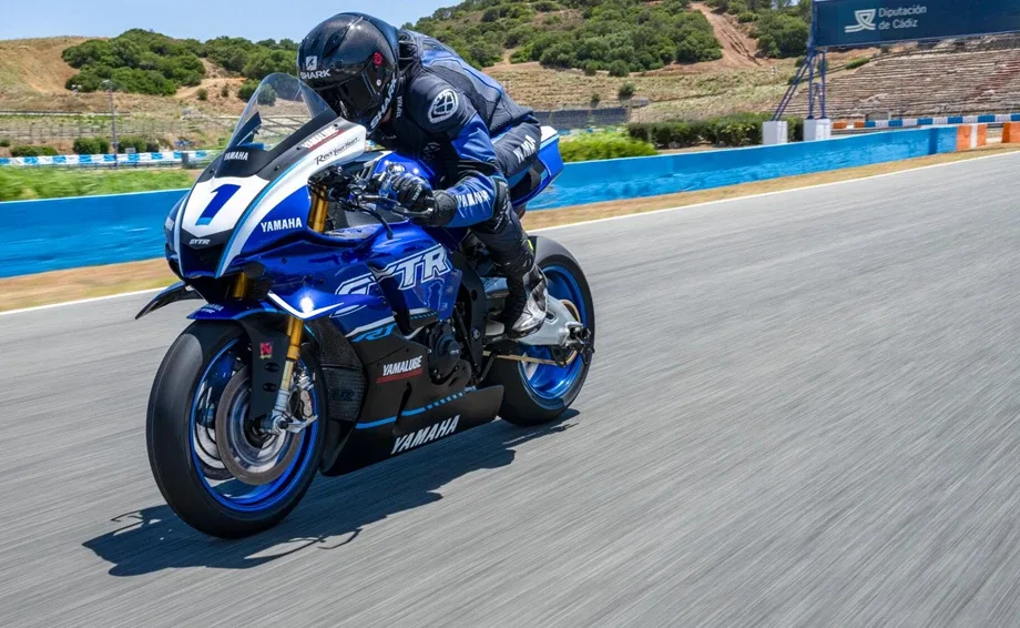 Yamaha R1 GYTR, MY 2025 - Primer Black