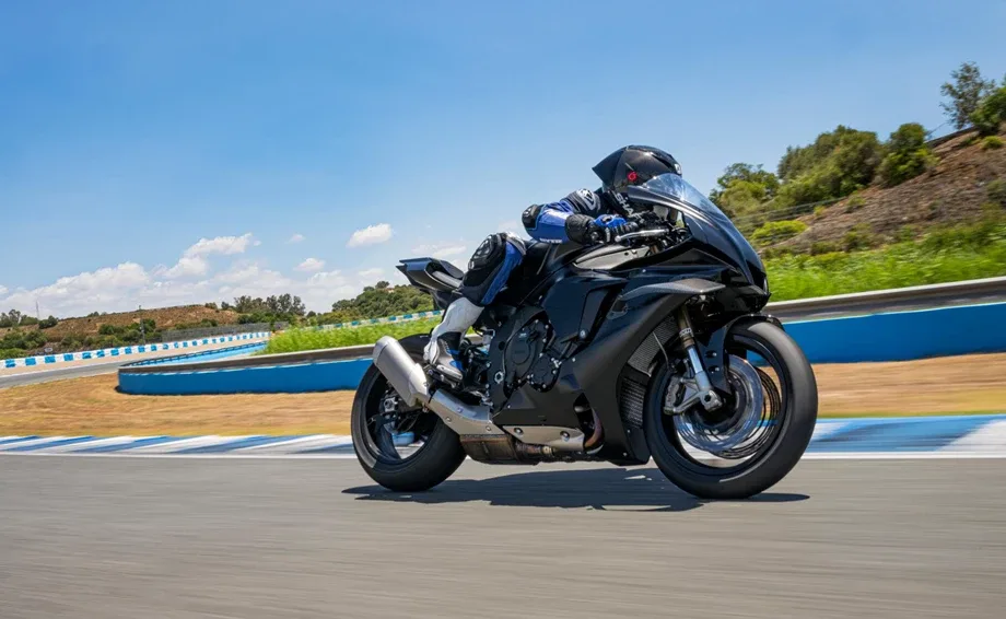 Yamaha R1 RACE, MY 2025 - Tech Black