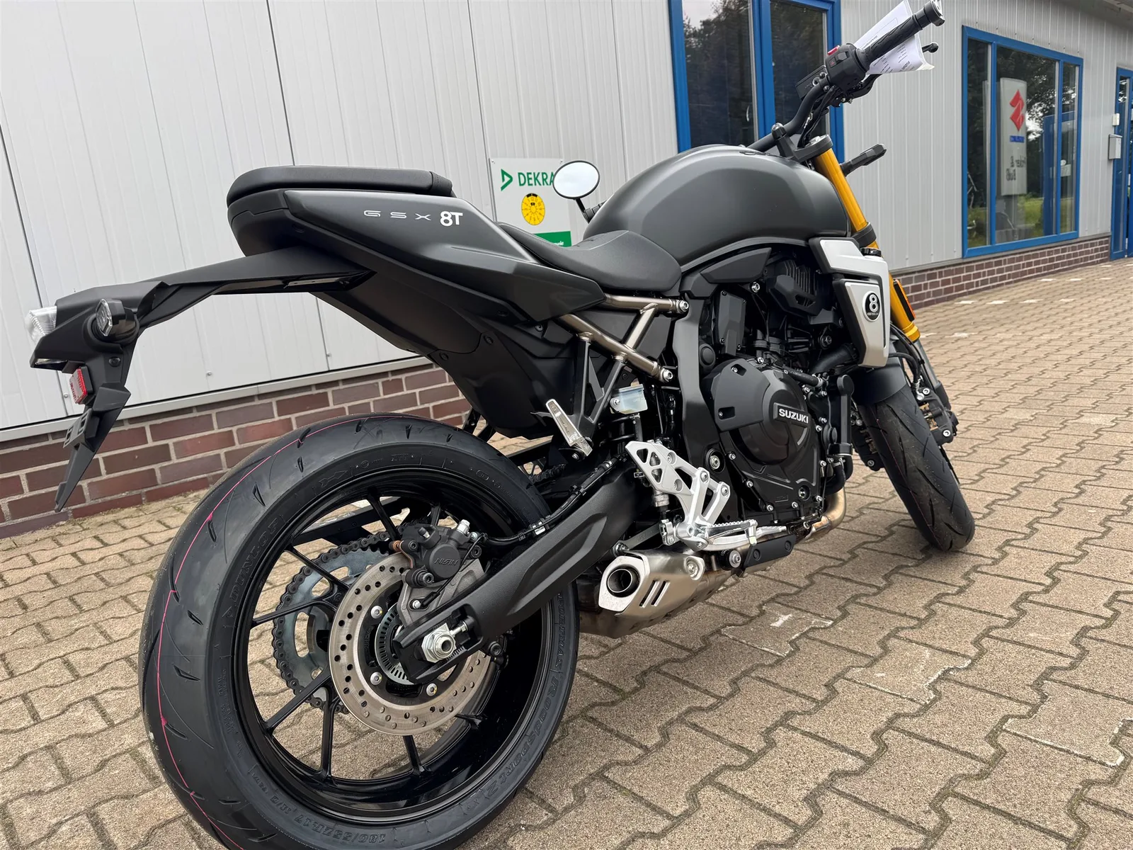 Suzuki GSX-8T