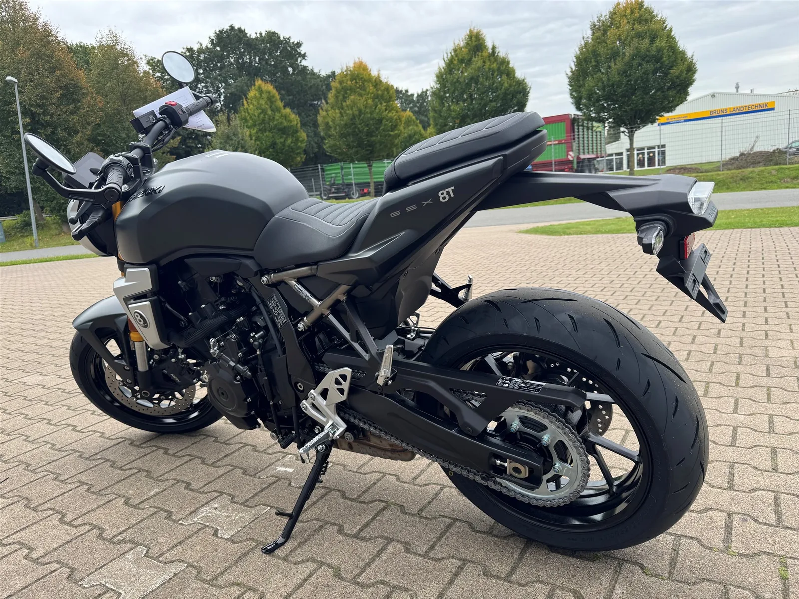 Suzuki GSX-8T