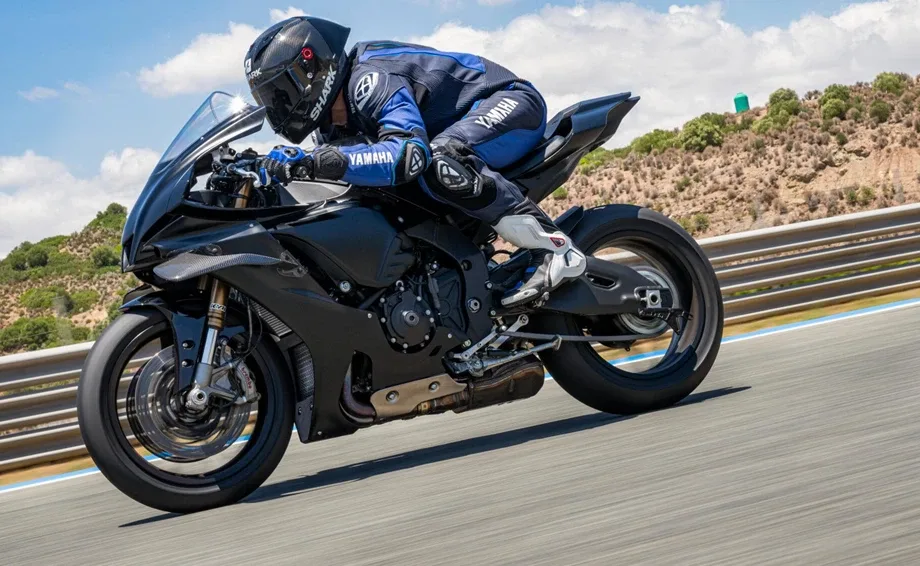 Yamaha R1 RACE, MY 2025 - Tech Black
