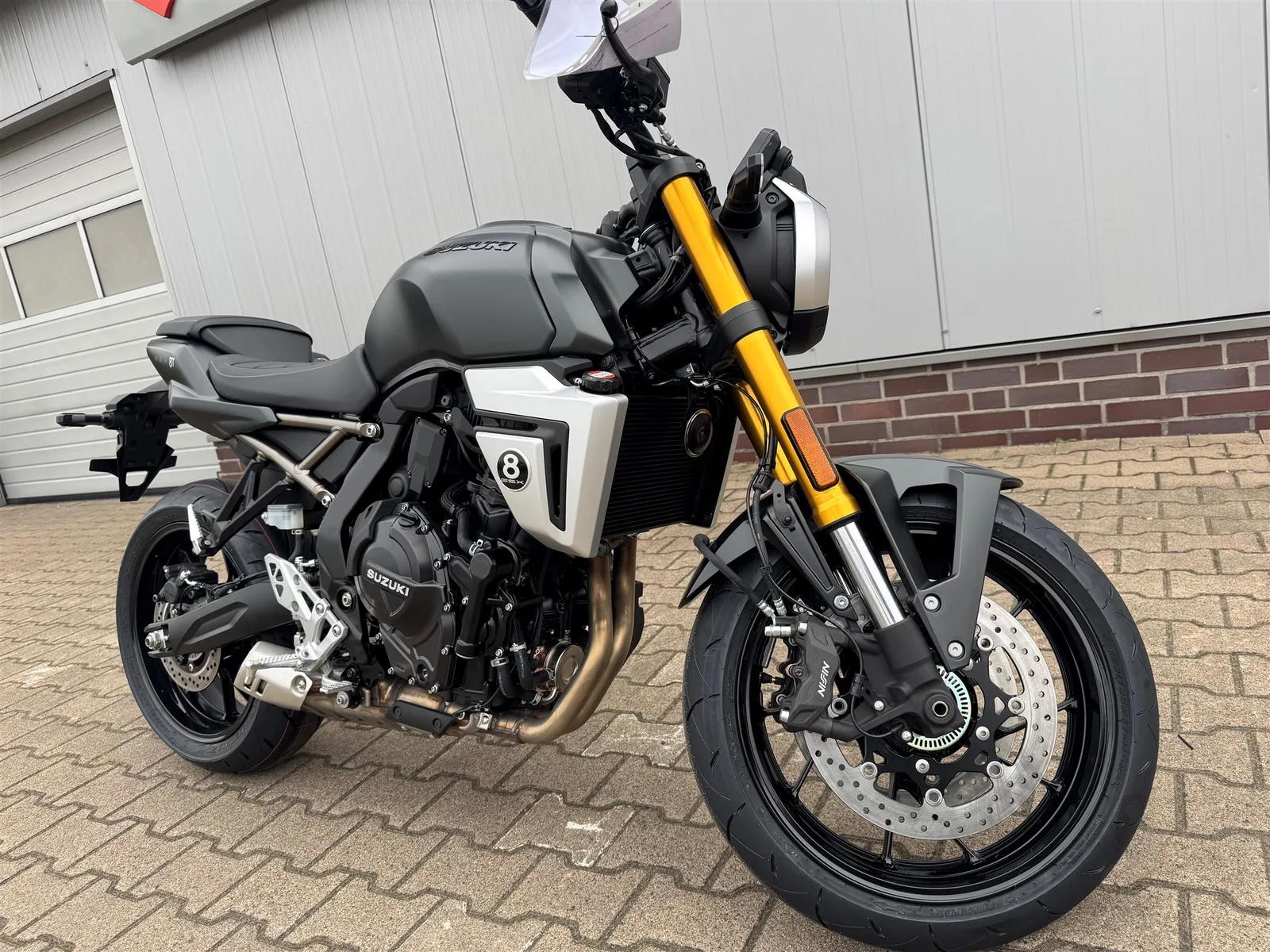 Suzuki GSX-8T