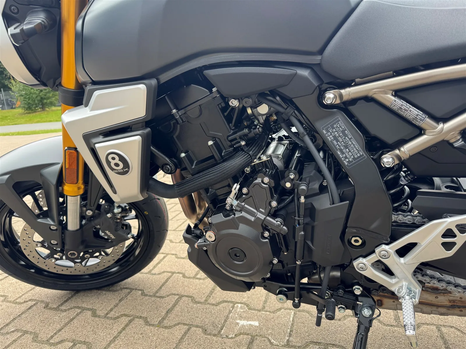 Suzuki GSX-8T