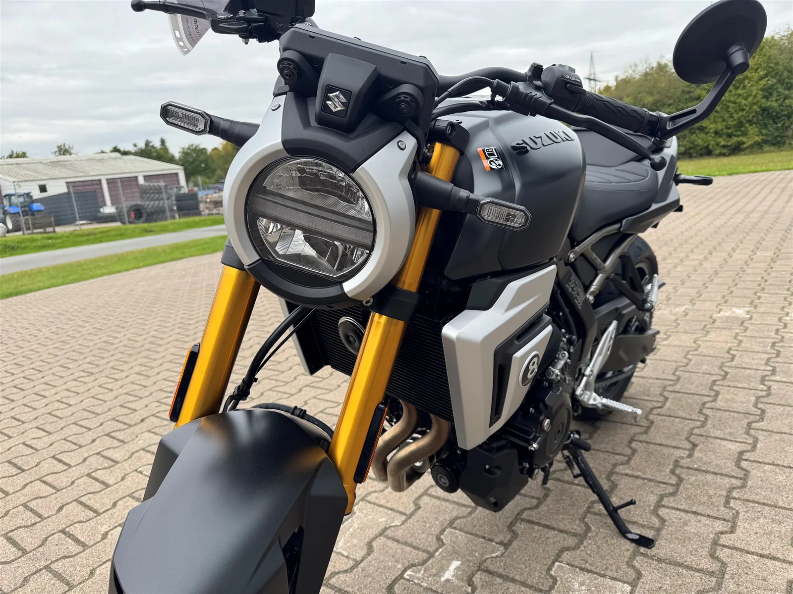 Suzuki GSX-8T