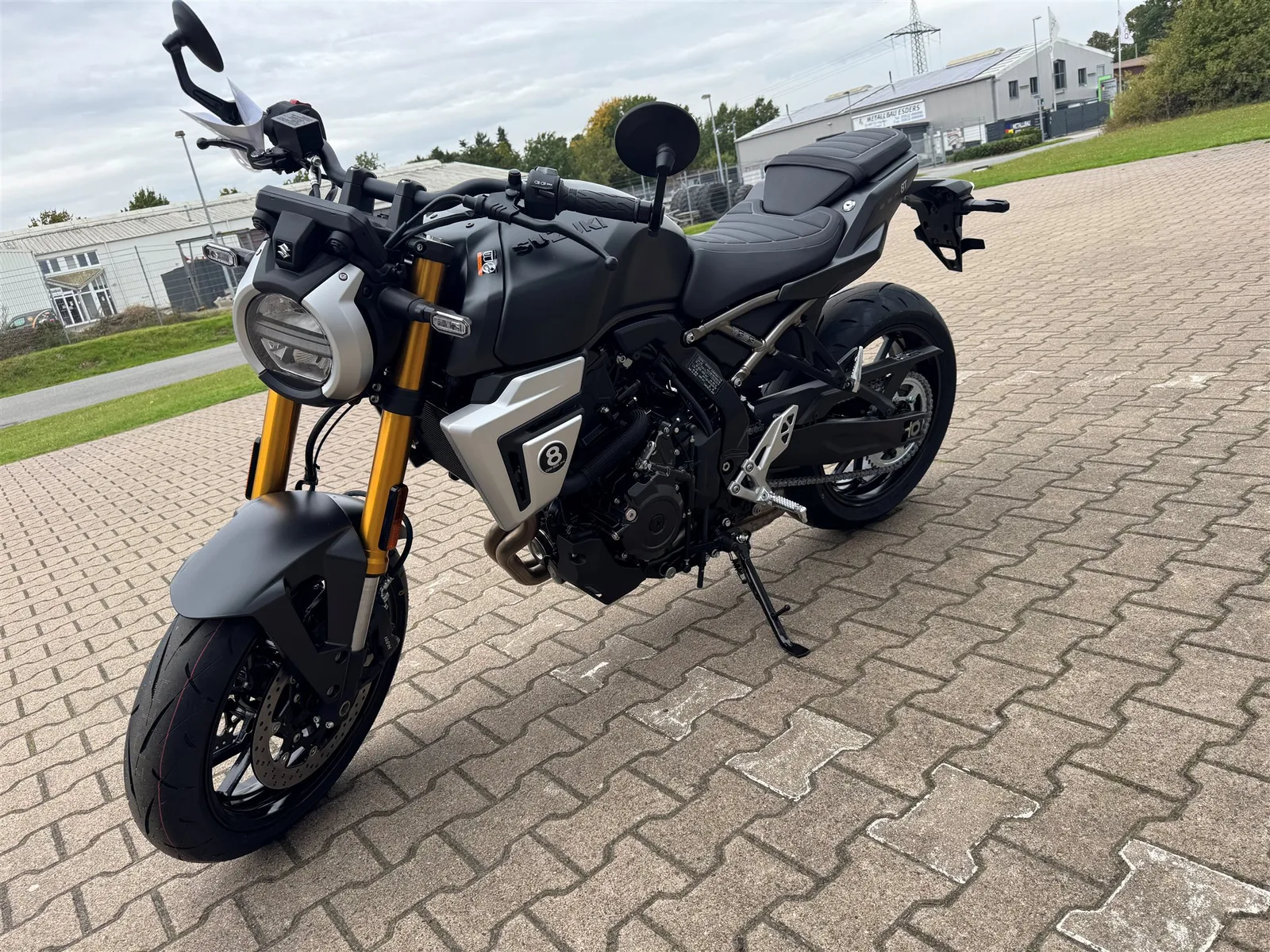 Suzuki GSX-8T