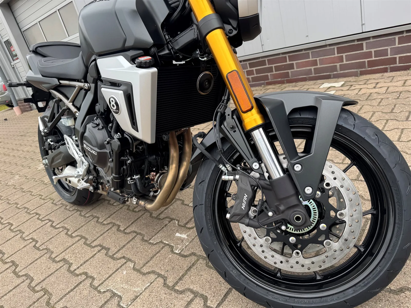 Suzuki GSX-8T