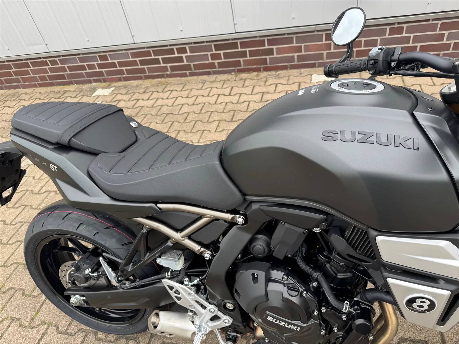 Suzuki GSX-8T