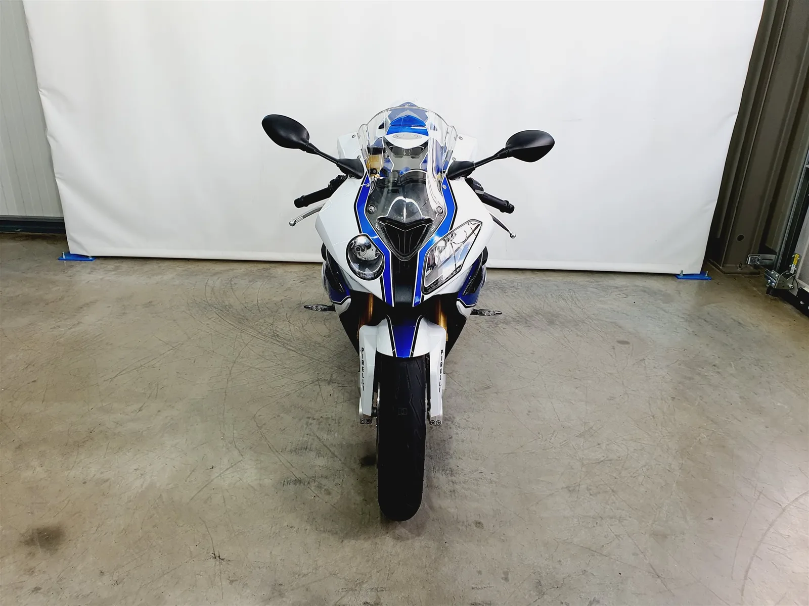 BMW HP4 \*KD NEU\*Reifen NEU\*Akrapovic komplett\*ESD kurz\*LED