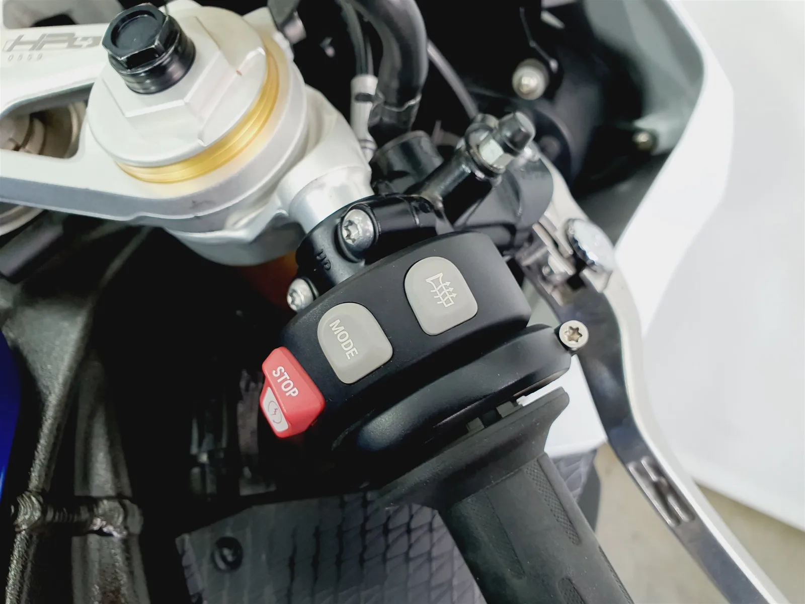 BMW HP4 \*KD NEU\*Reifen NEU\*Akrapovic komplett\*ESD kurz\*LED