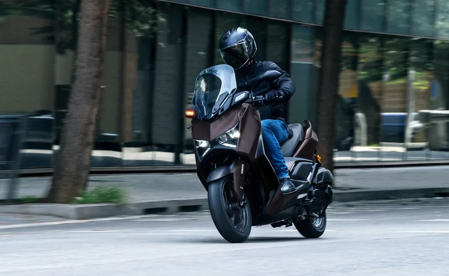 Yamaha XMAX 125 Tech MAX, MY 2024 - Dark Magma