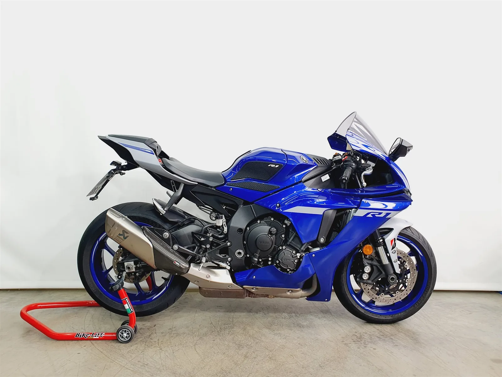 Yamaha R1 \*KD NEU\*Akrapovic\*Carbon\*LED\*MRA\*RN65\*