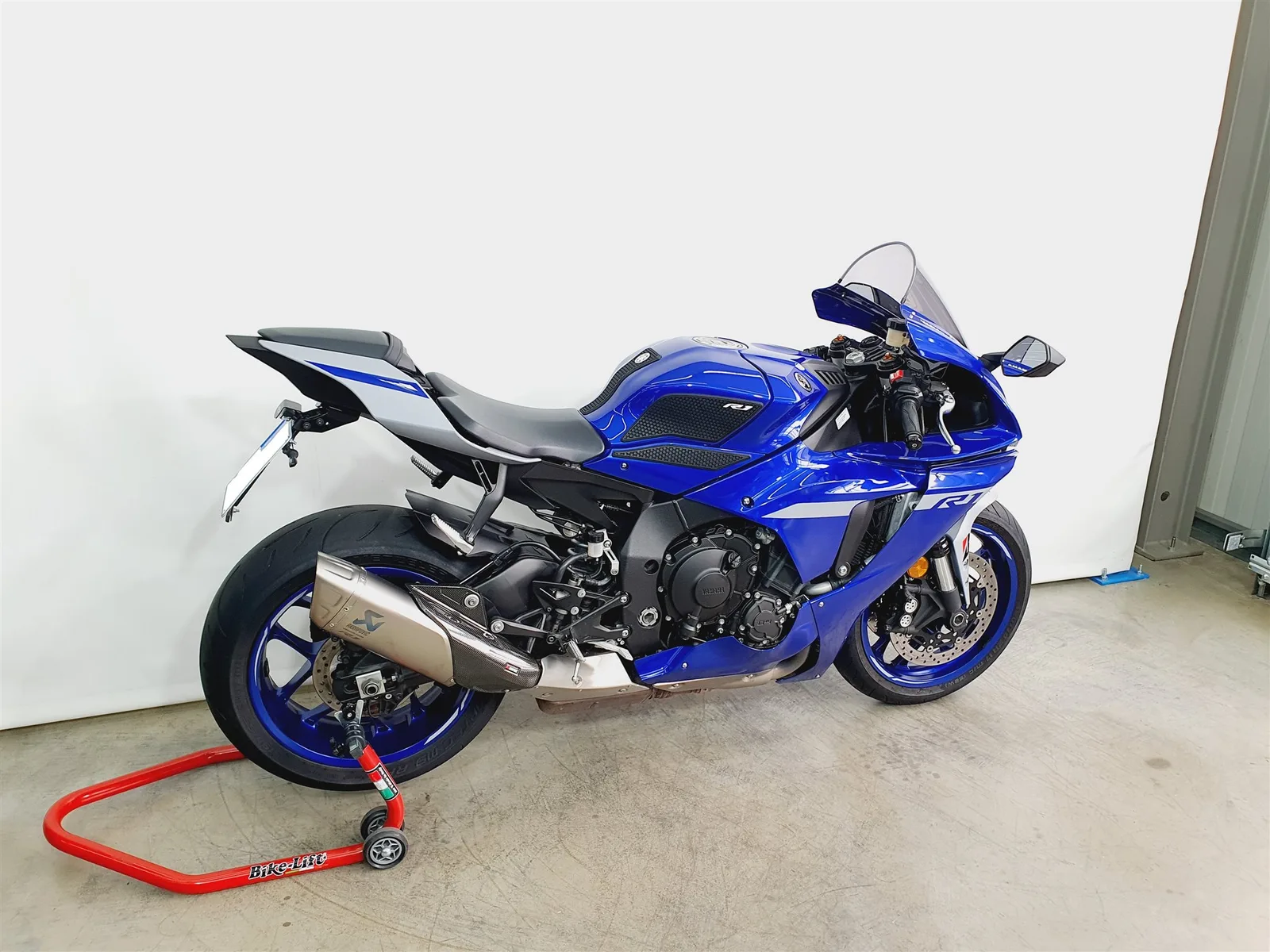 Yamaha R1 \*KD NEU\*Akrapovic\*Carbon\*LED\*MRA\*RN65\*