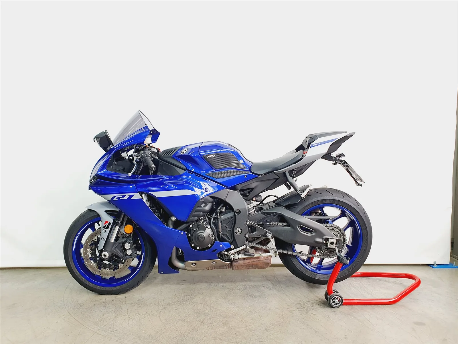 Yamaha R1 \*KD NEU\*Akrapovic\*Carbon\*LED\*MRA\*RN65\*