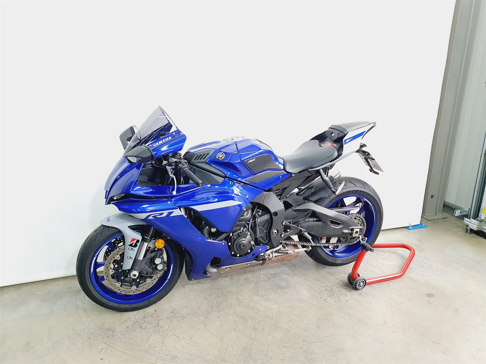 Yamaha R1 \*KD NEU\*Akrapovic\*Carbon\*LED\*MRA\*RN65\*