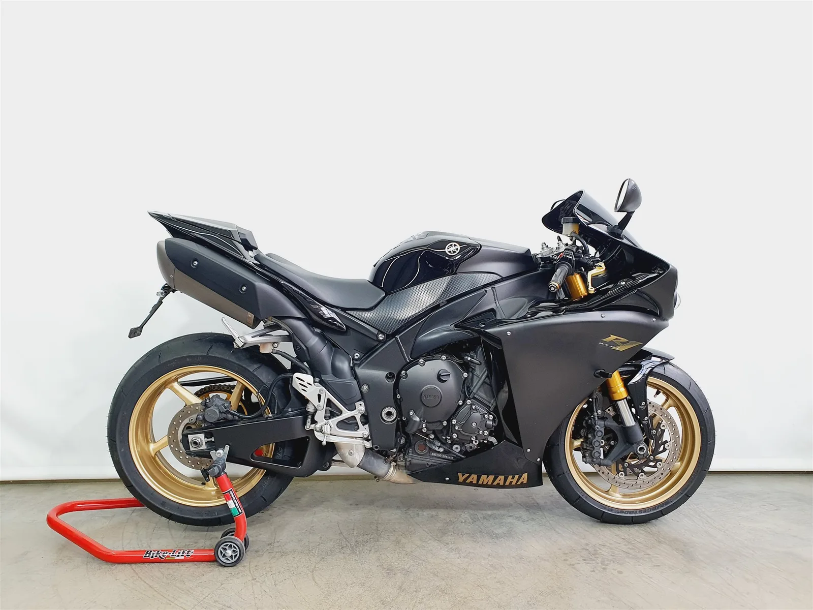 Yamaha R1 \*KD/Reifen/HU NEU\*LED Blinker\*MRA\*Schwarz\*Gold\*RN22\*