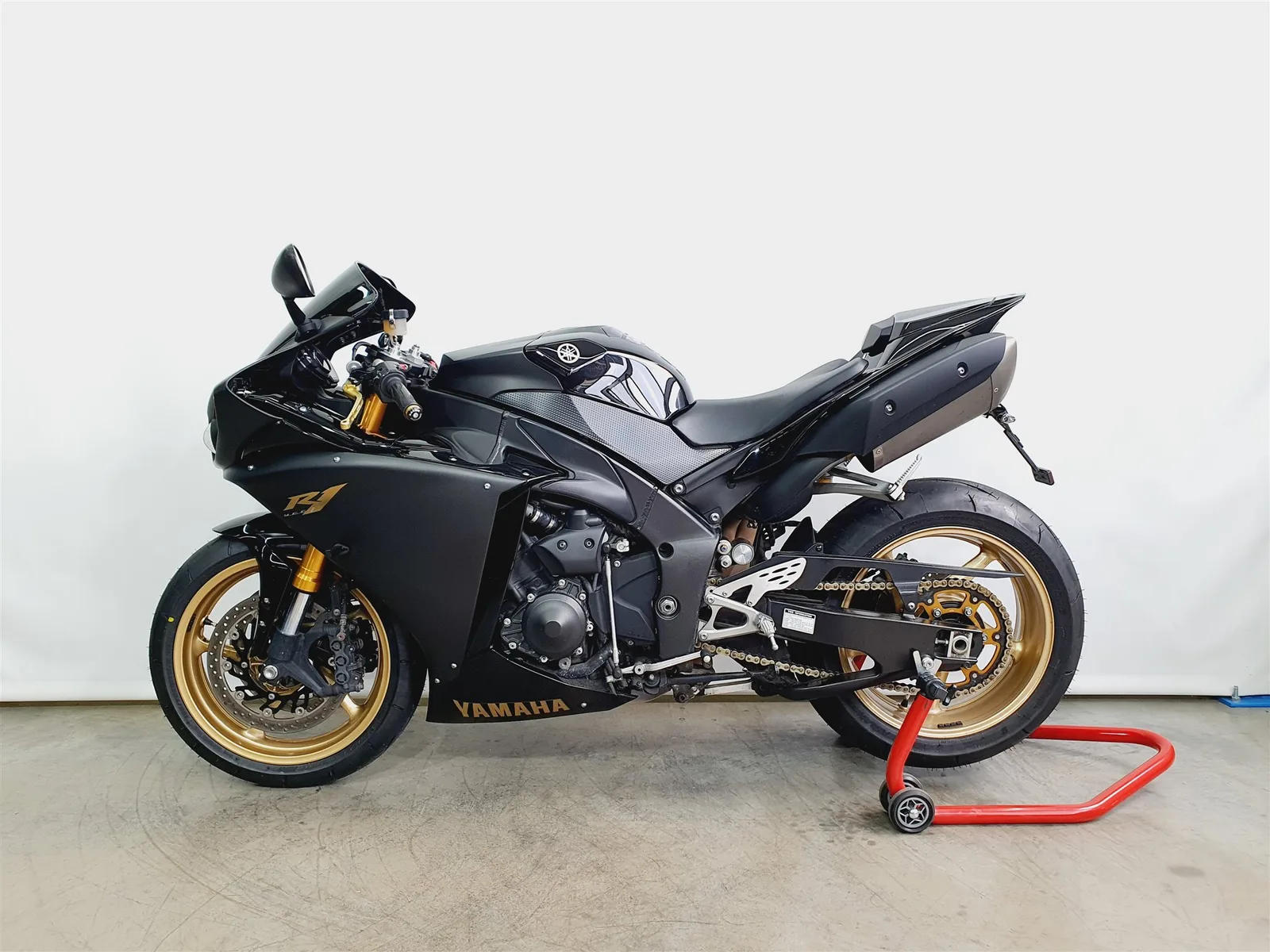Yamaha R1 \*KD/Reifen/HU NEU\*LED Blinker\*MRA\*Schwarz\*Gold\*RN22\*