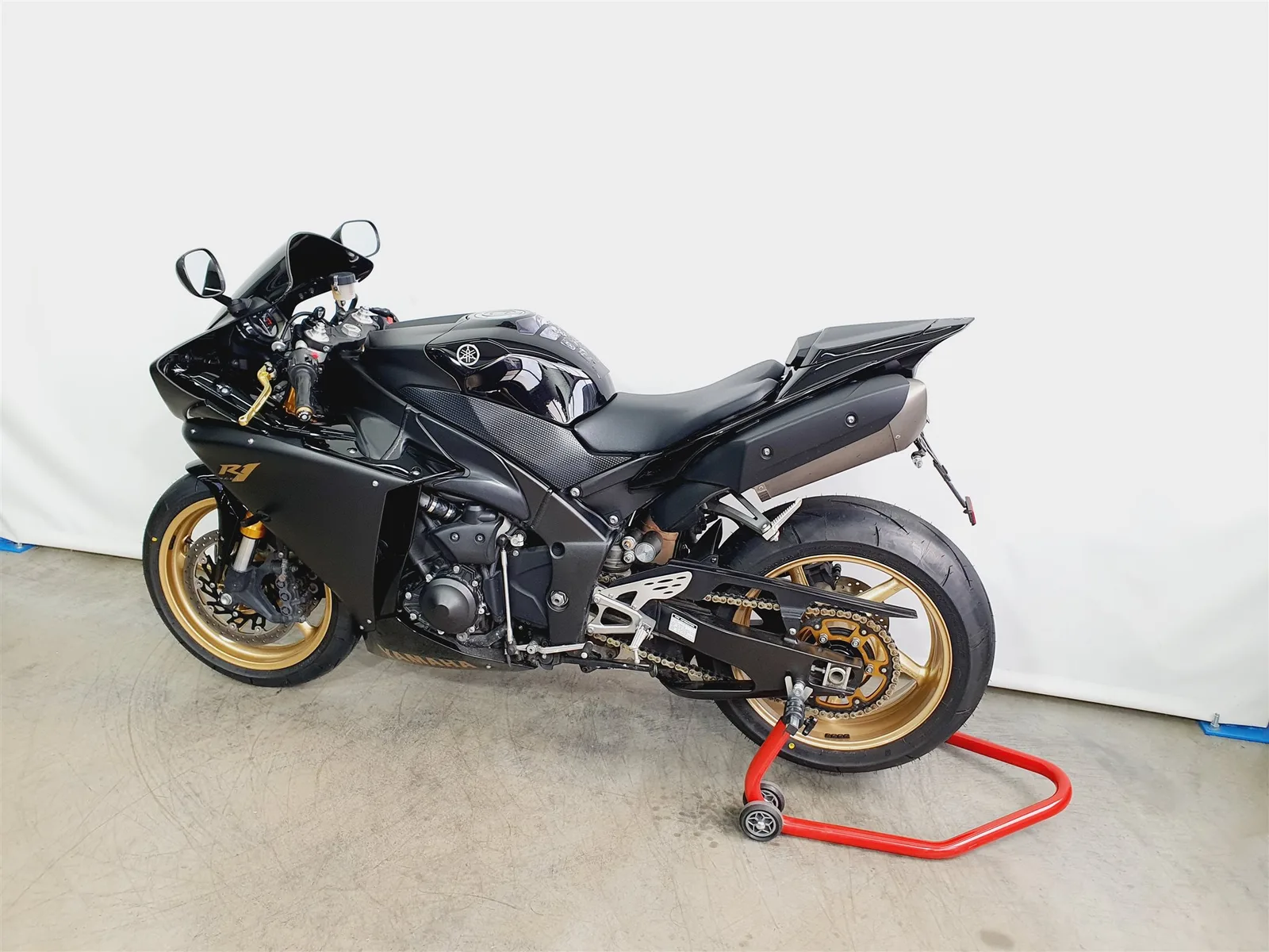Yamaha R1 \*KD/Reifen/HU NEU\*LED Blinker\*MRA\*Schwarz\*Gold\*RN22\*