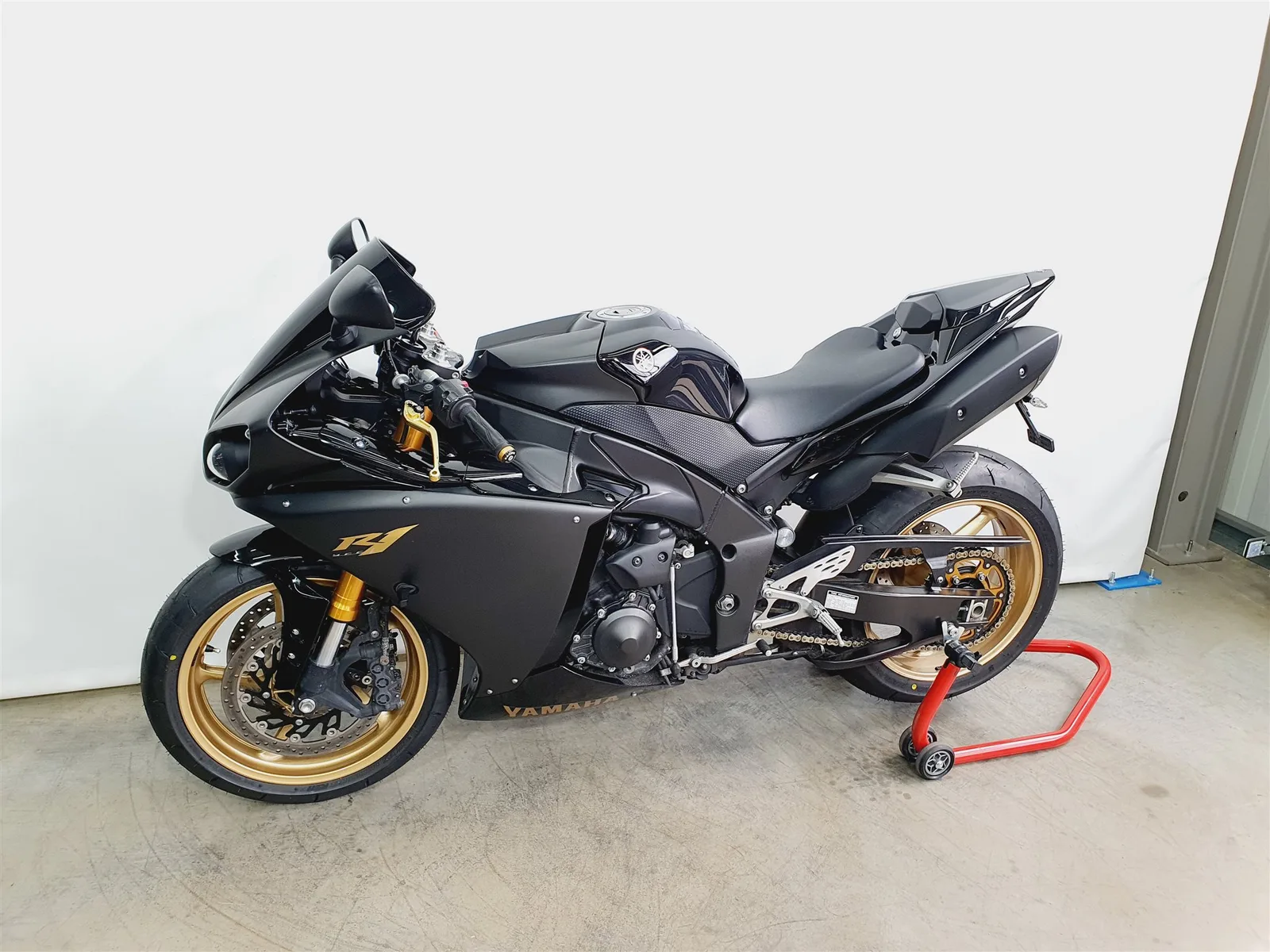 Yamaha R1 \*KD/Reifen/HU NEU\*LED Blinker\*MRA\*Schwarz\*Gold\*RN22\*