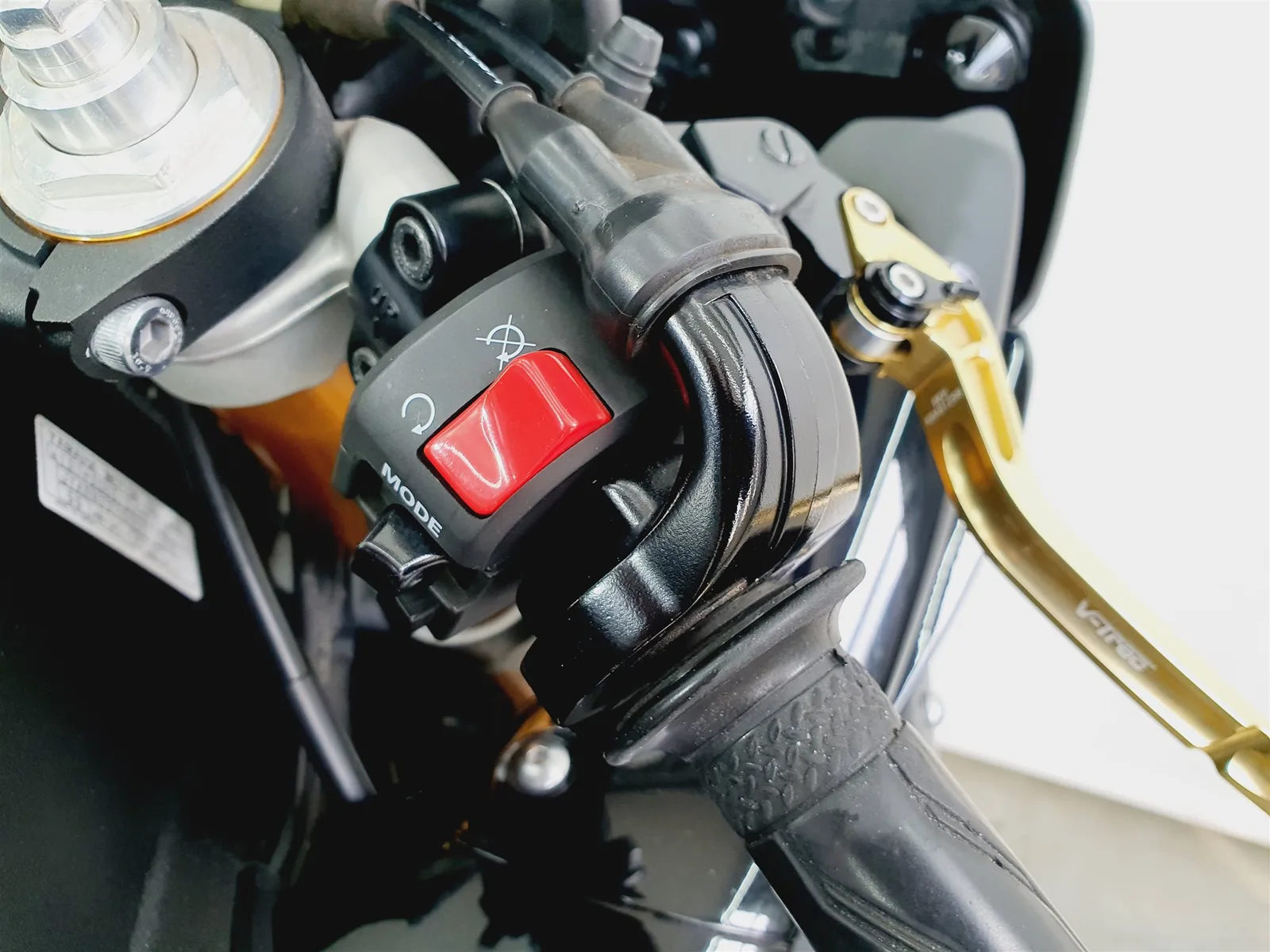 Yamaha R1 \*KD/Reifen/HU NEU\*LED Blinker\*MRA\*Schwarz\*Gold\*RN22\*