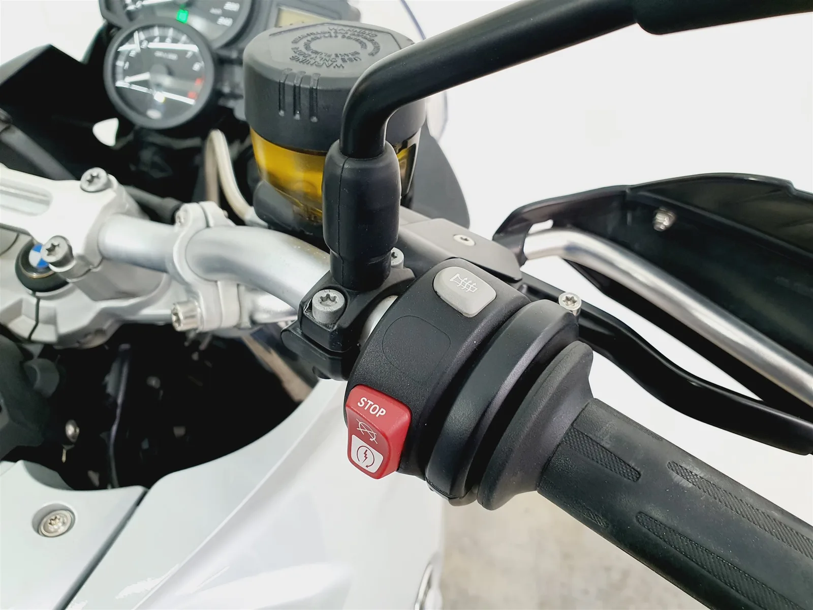 BMW F 700 GS \*KD NEU\*ESA\*Griffheizung\*Scheckheft\*Koffer\*Wunderlich\*