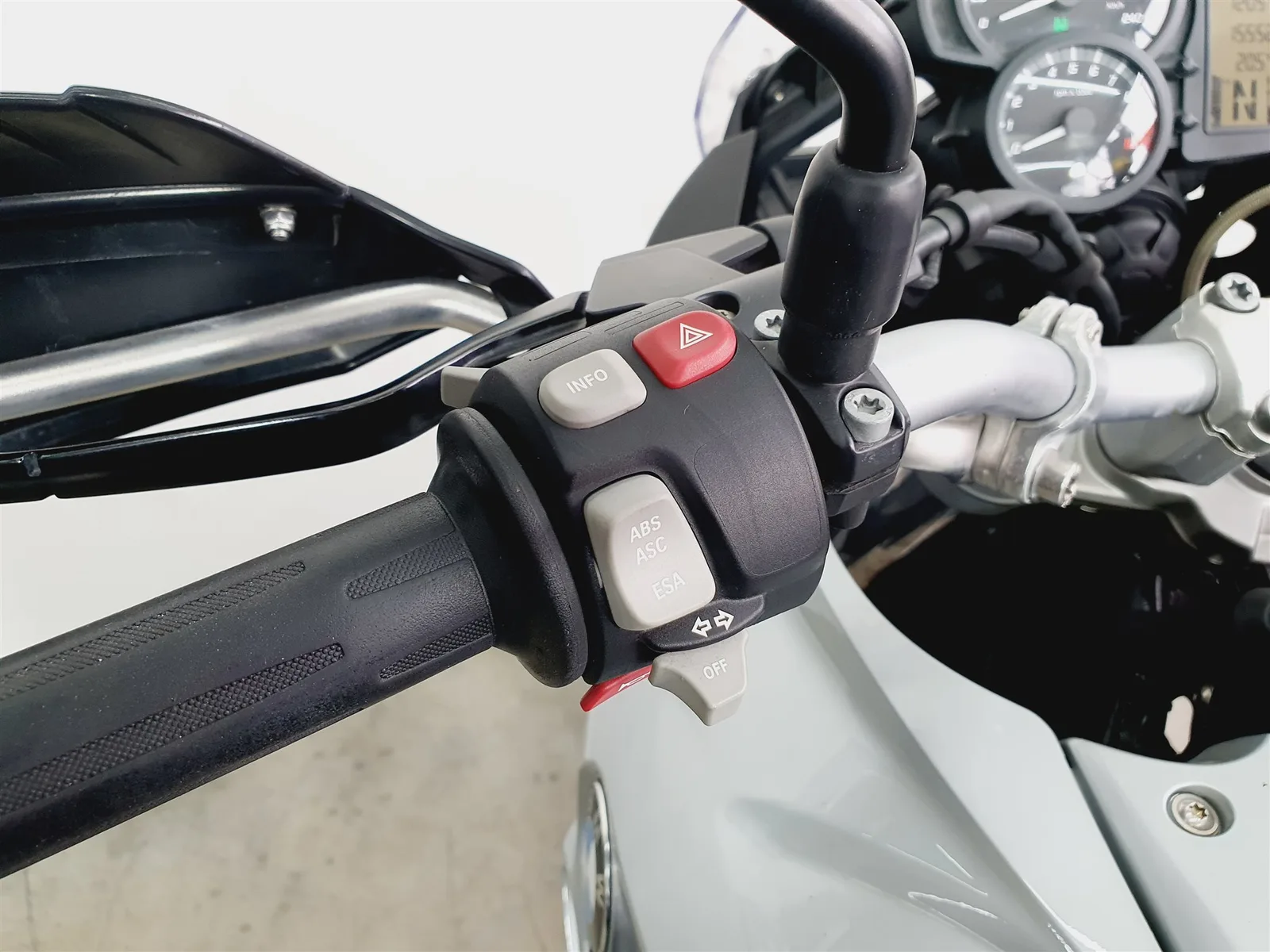 BMW F 700 GS \*KD NEU\*ESA\*Griffheizung\*Scheckheft\*Koffer\*Wunderlich\*