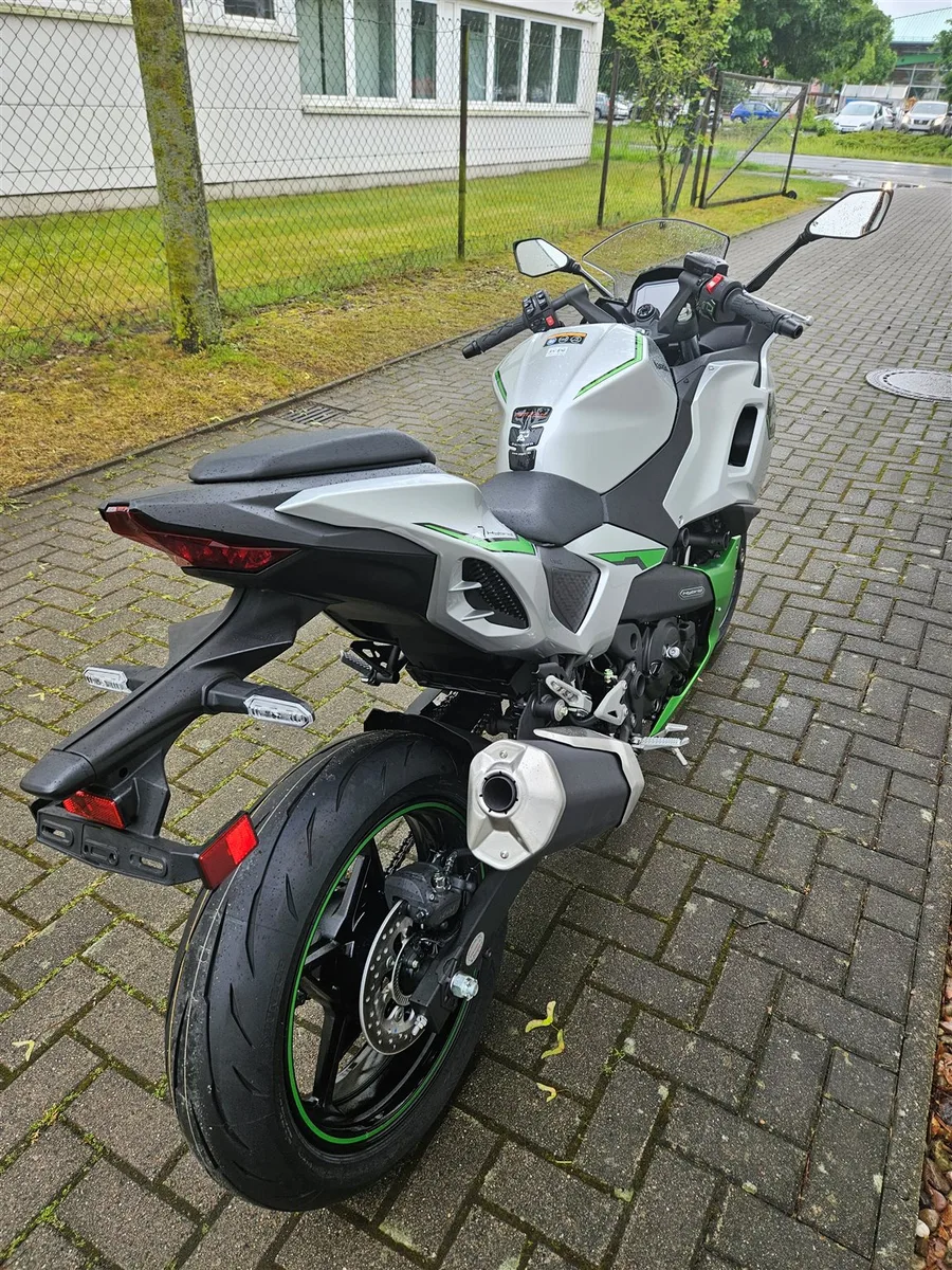 Kawasaki Ninja 7 Hybrid 4 Jahre Garantie