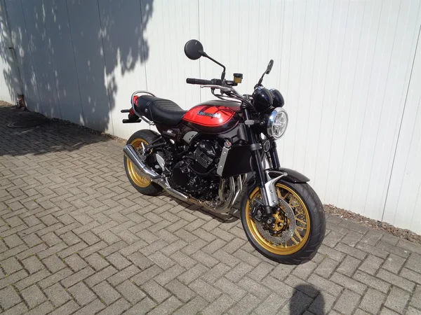 Kawasaki Z900 RS 50th Anniversary SE