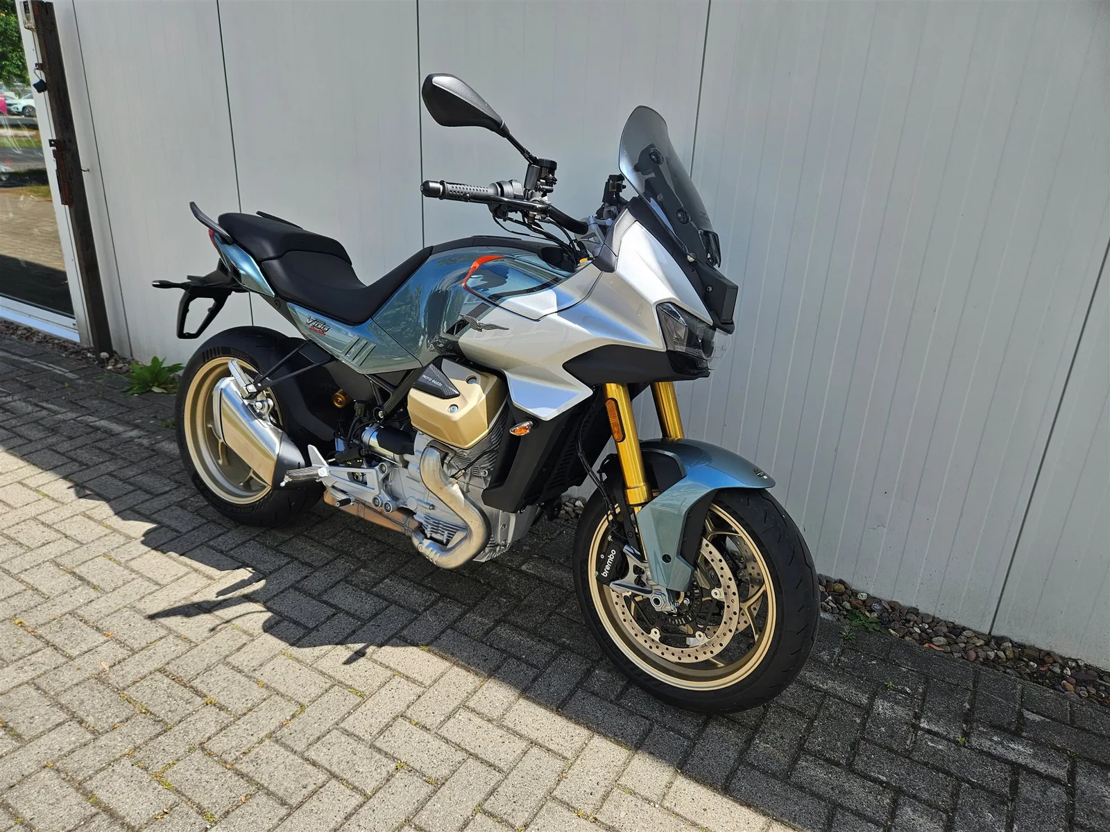 Moto Guzzi V100 Mandello S sofort lieferbar!