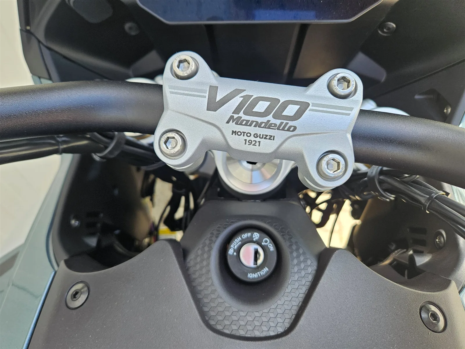 Moto Guzzi V100 Mandello S sofort lieferbar!
