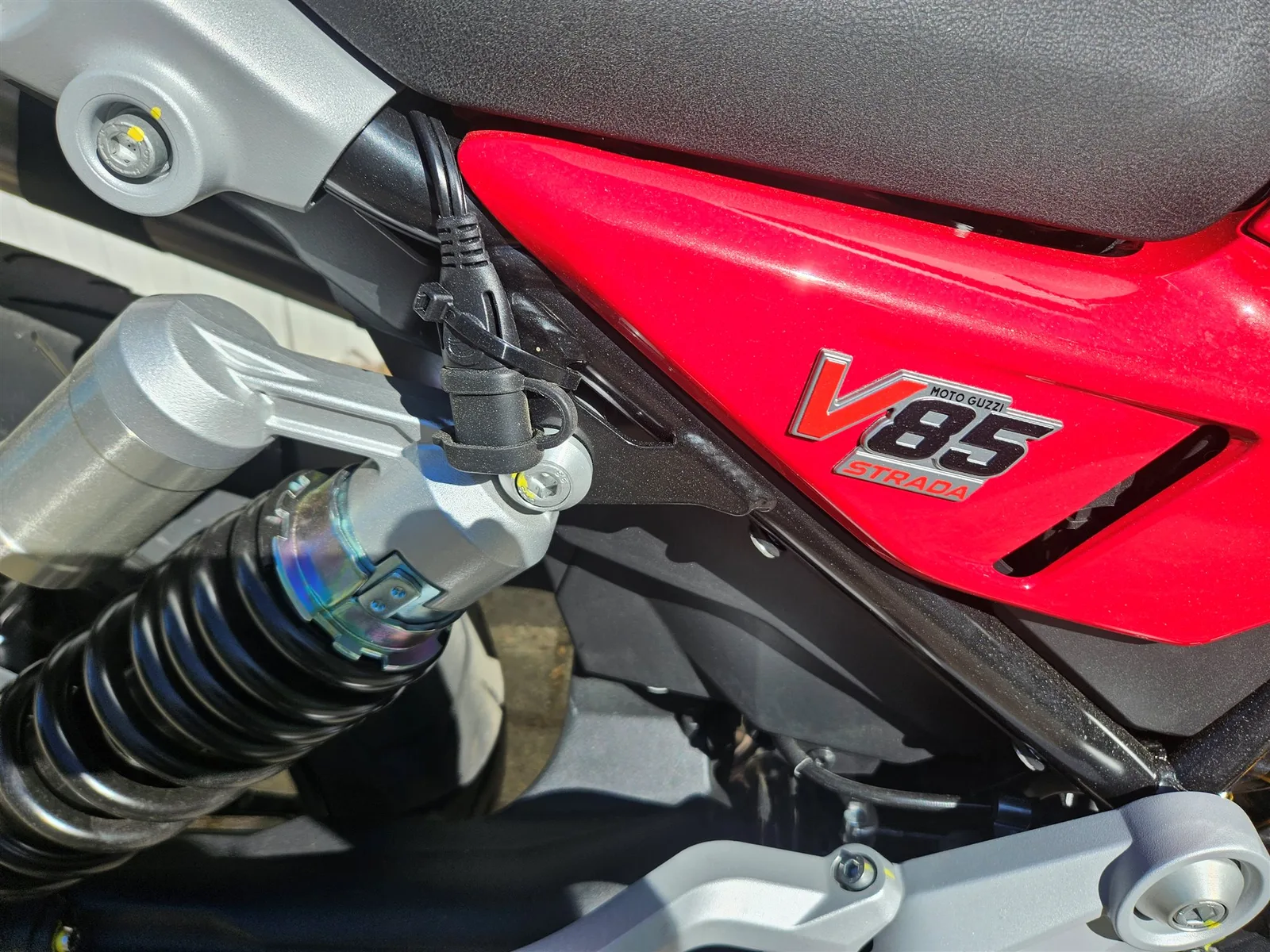 Moto Guzzi V85 Strada sofort lieferbar! 2026