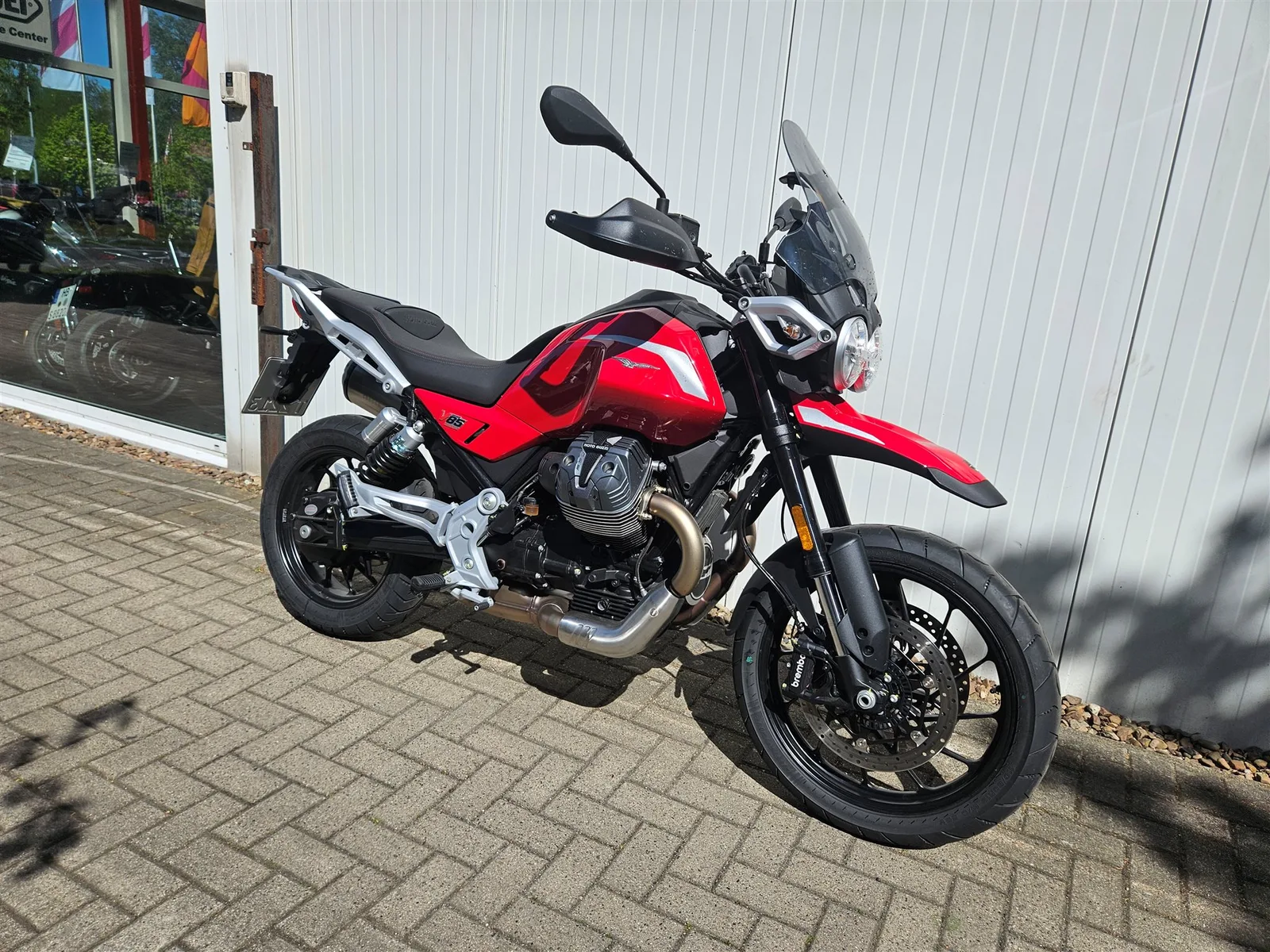 Moto Guzzi V85 Strada sofort lieferbar! 2026