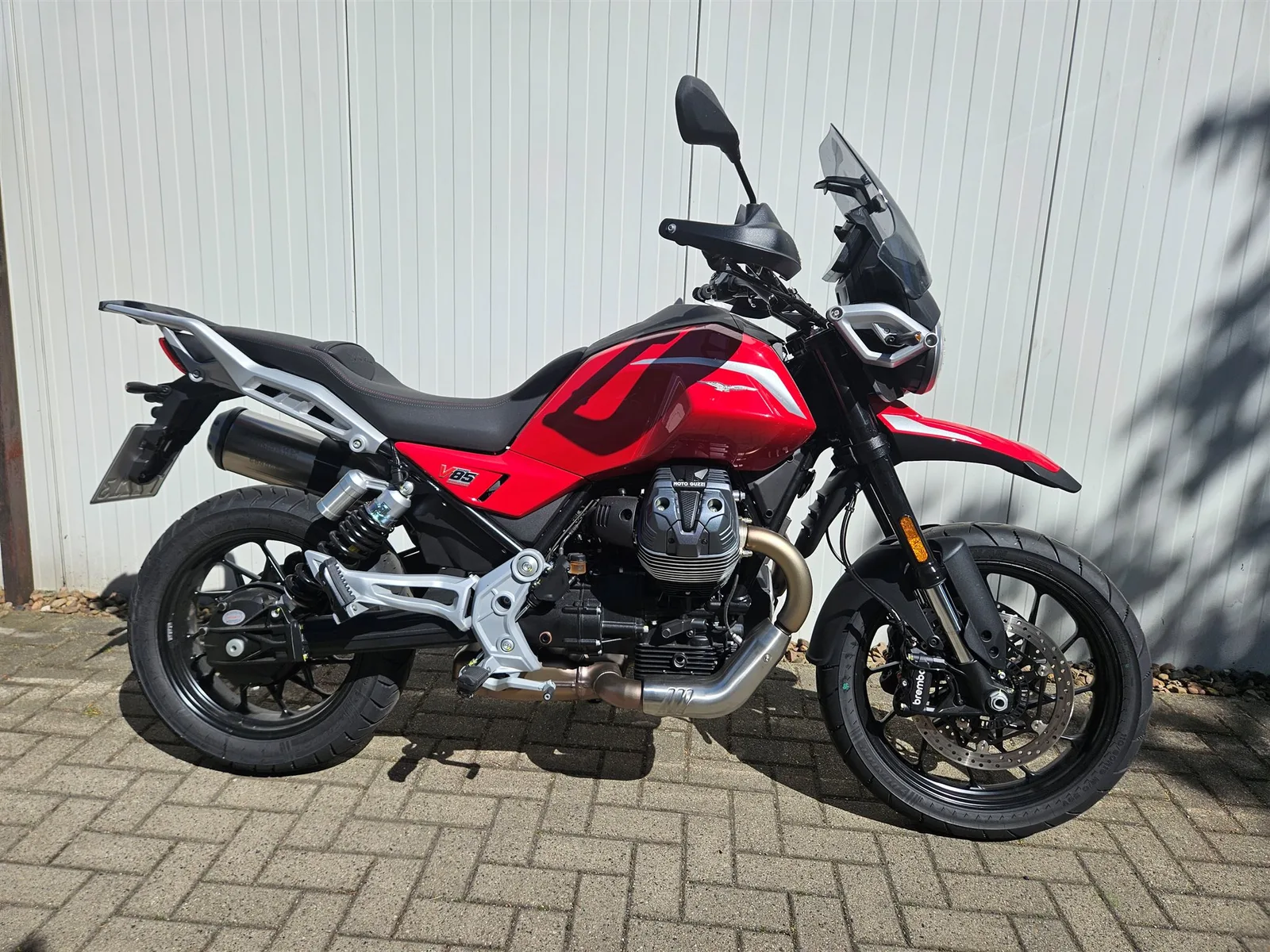 Moto Guzzi V85 Strada sofort lieferbar! 2026
