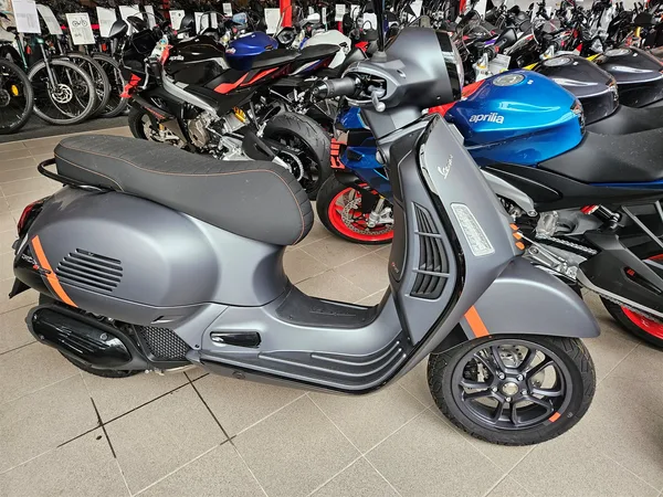 Vespa GTS 125 Super Sport sofort lieferbar