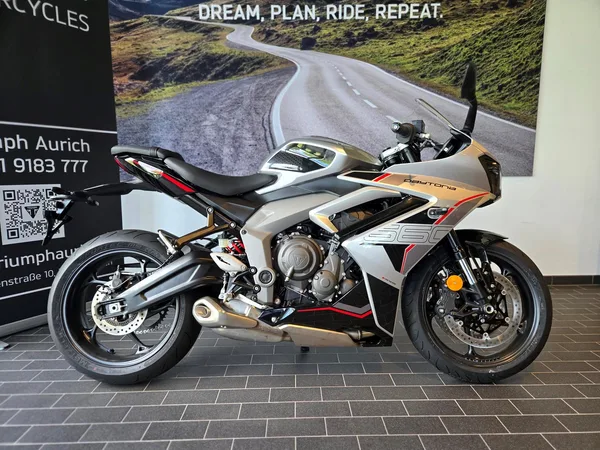 Triumph Daytona 660 Kostenloses A2 Drosselkit sichern