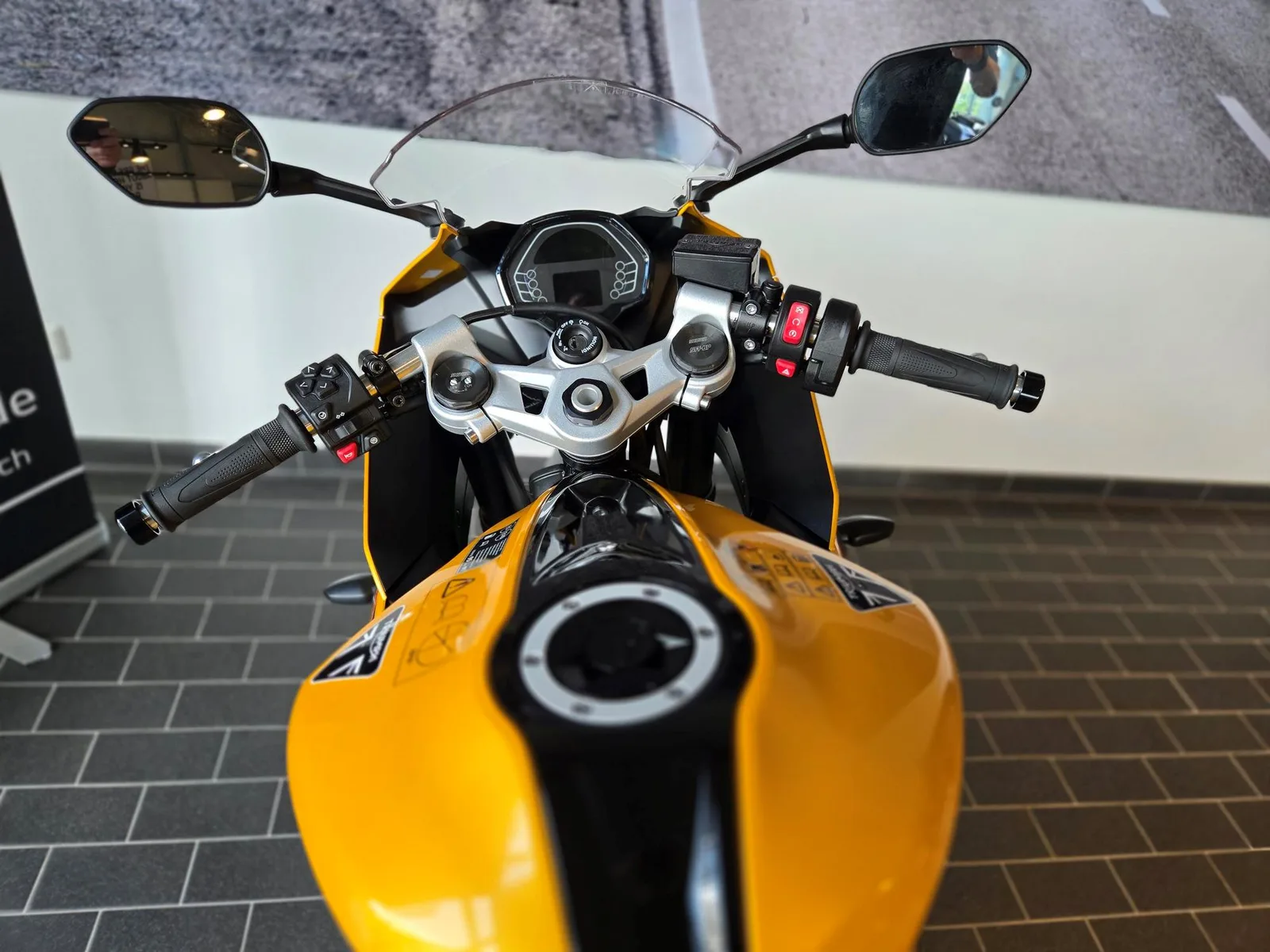 Triumph Daytona 660 Kostenloses A2 Drosselkit sichern