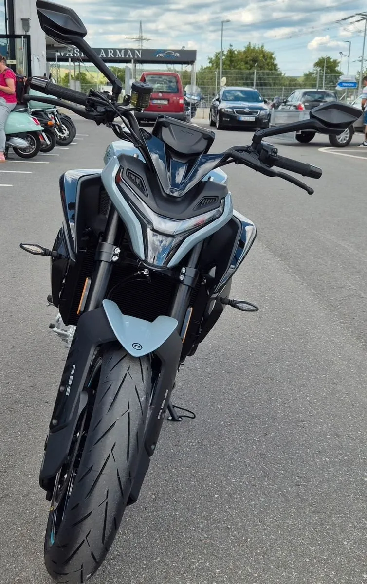 CFMOTO 675NK