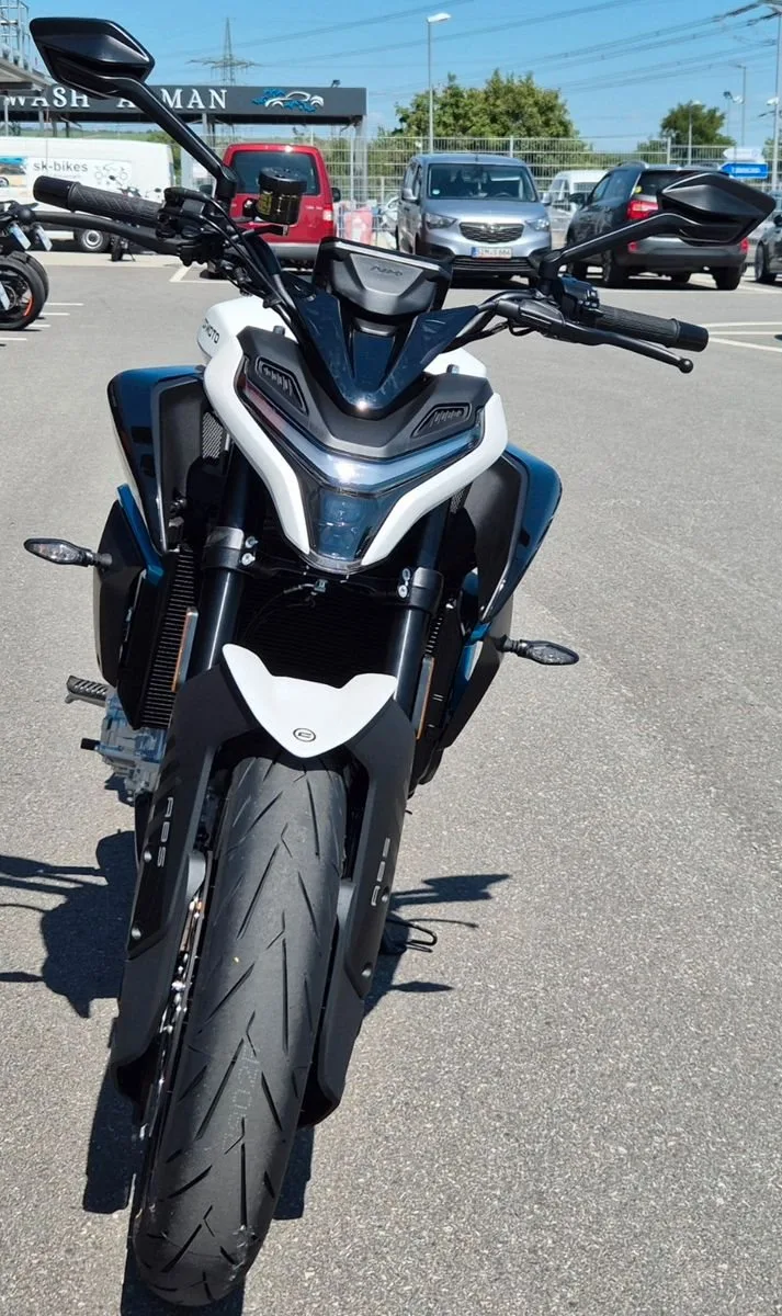 CFMOTO 675NK