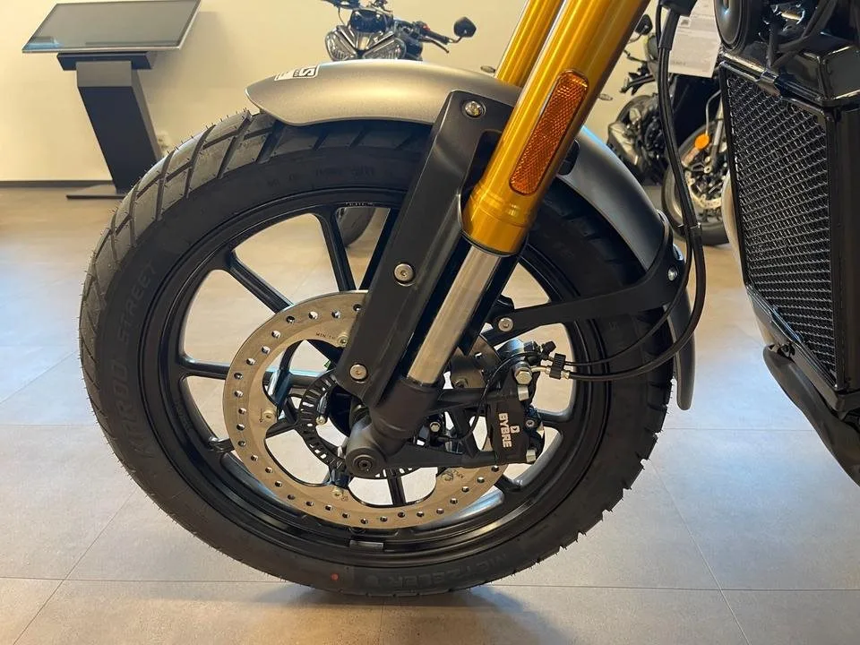 Triumph Scrambler 400 X