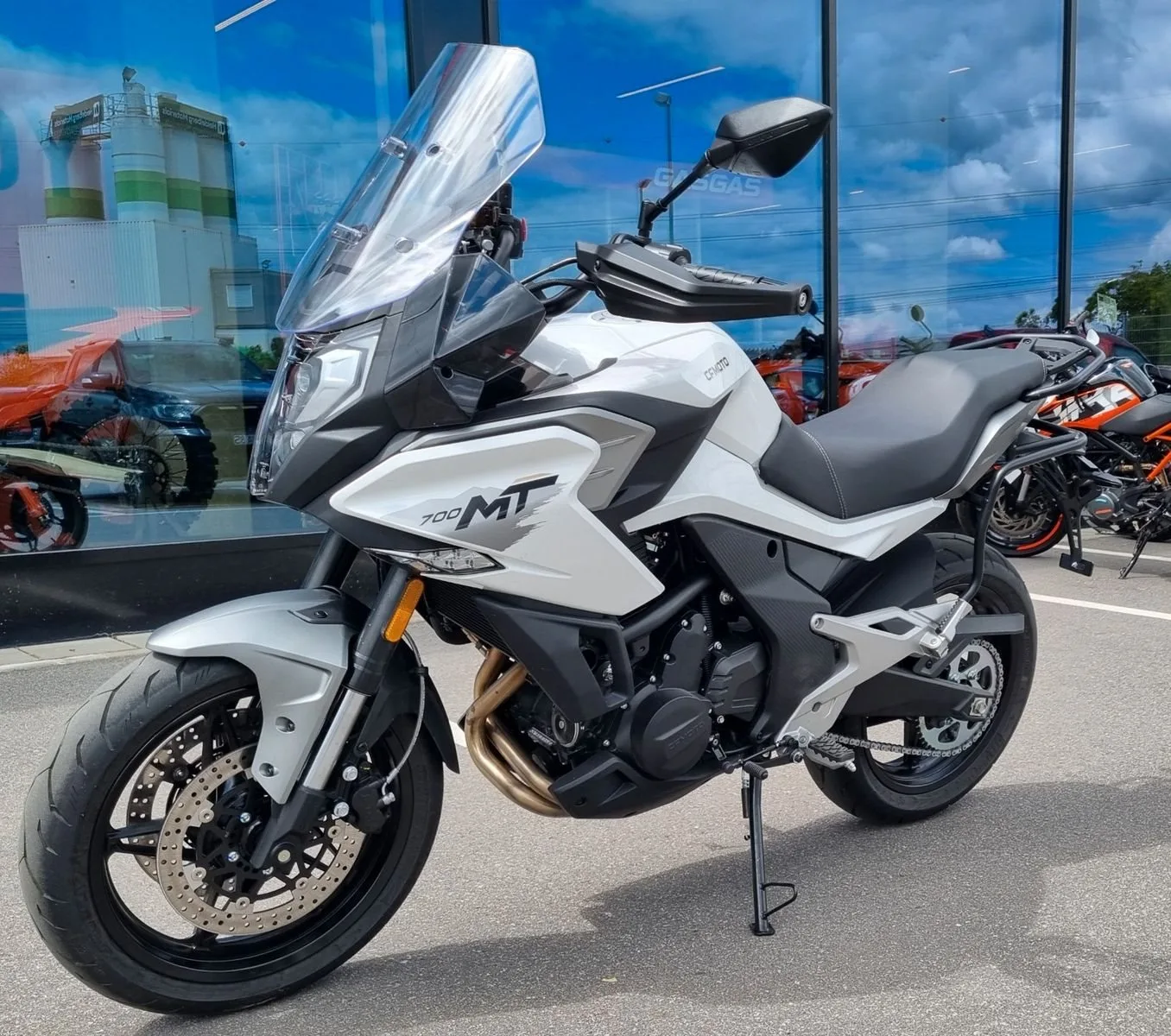 CFMOTO 700MT