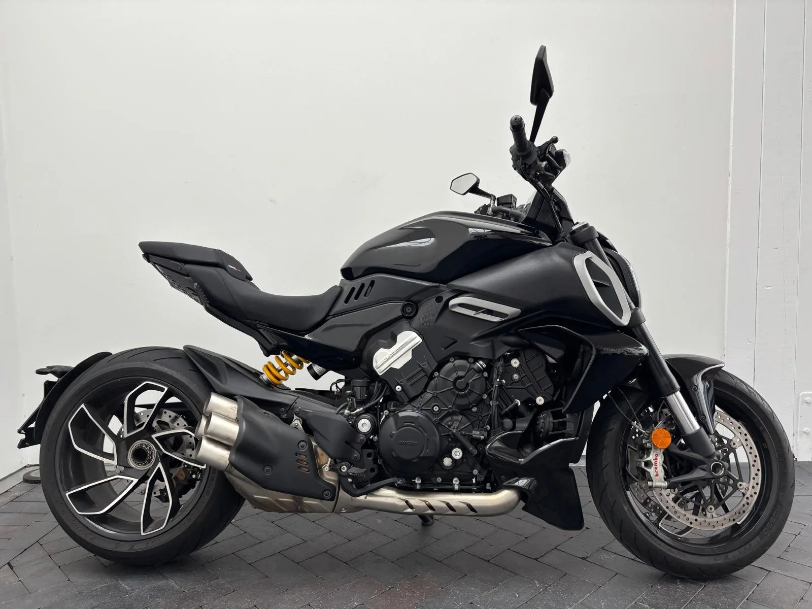 Ducati Diavel V4 geringe Laufleistung, im Kundenauftrag