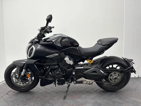 Ducati Diavel V4 geringe Laufleistung, im Kundenauftrag