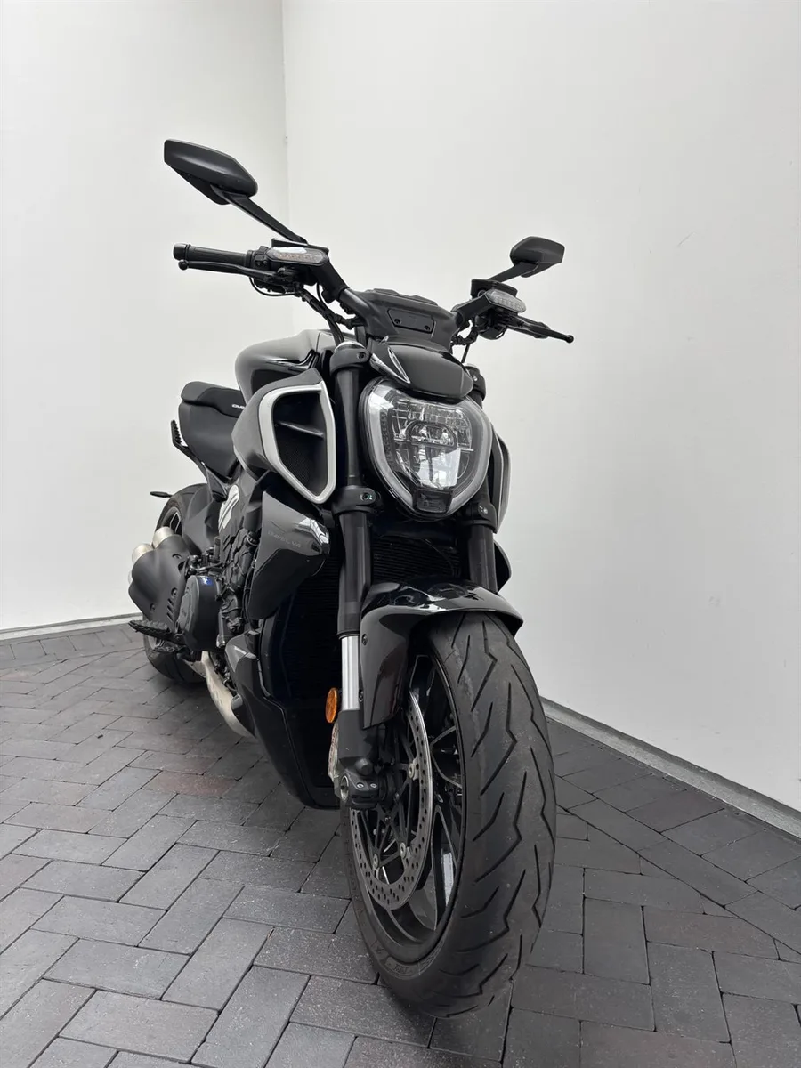 Ducati Diavel V4 geringe Laufleistung, im Kundenauftrag