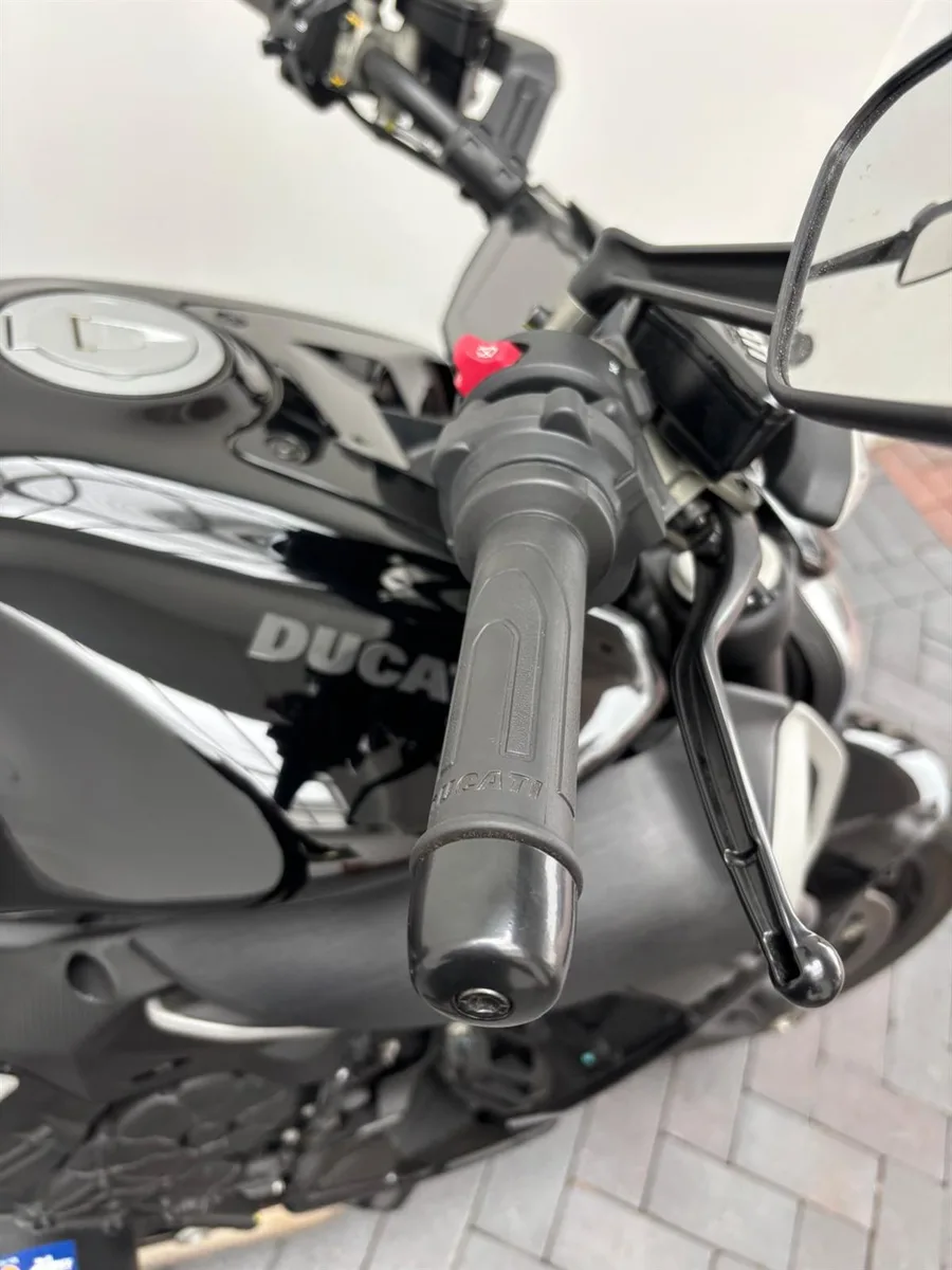 Ducati Diavel V4 geringe Laufleistung, im Kundenauftrag