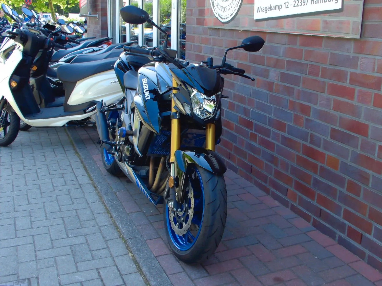 Suzuki GSX-S750