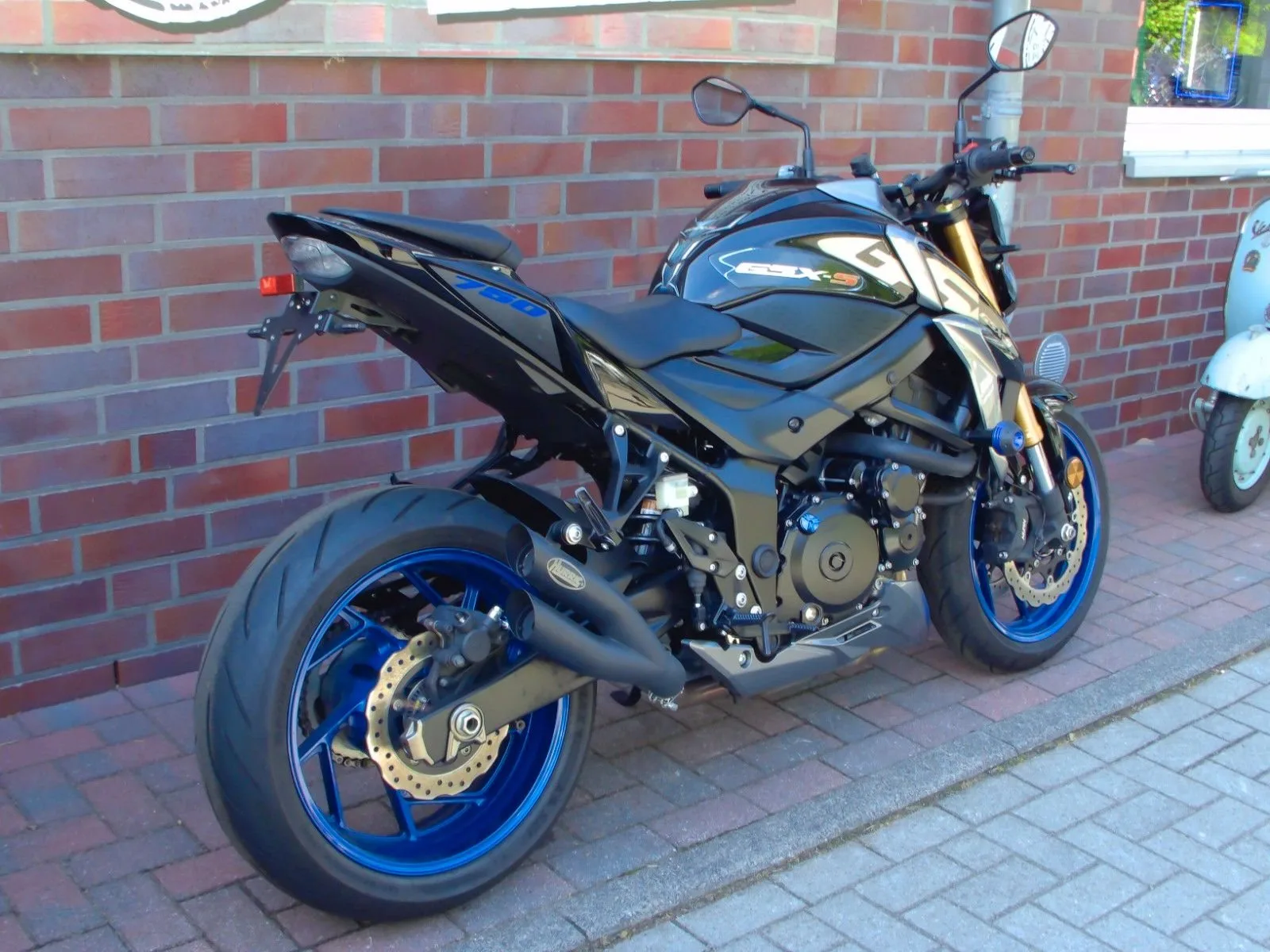 Suzuki GSX-S750