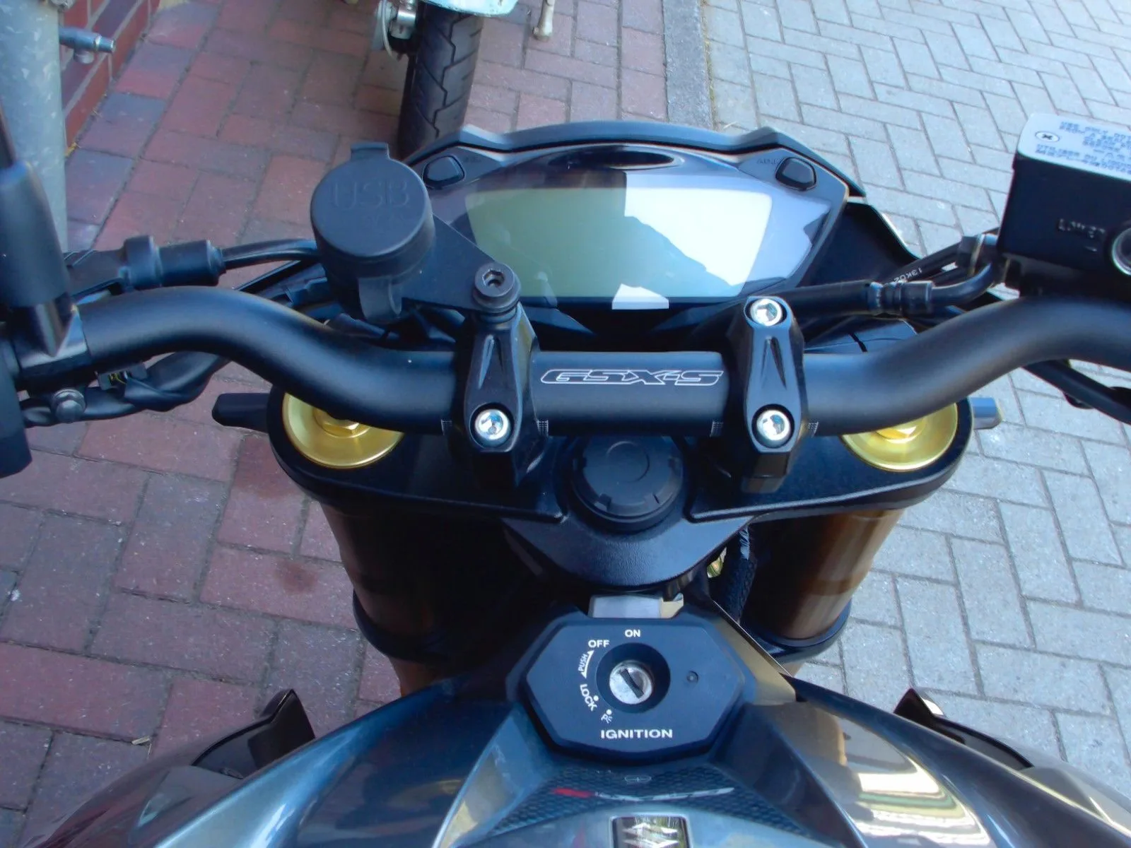 Suzuki GSX-S750