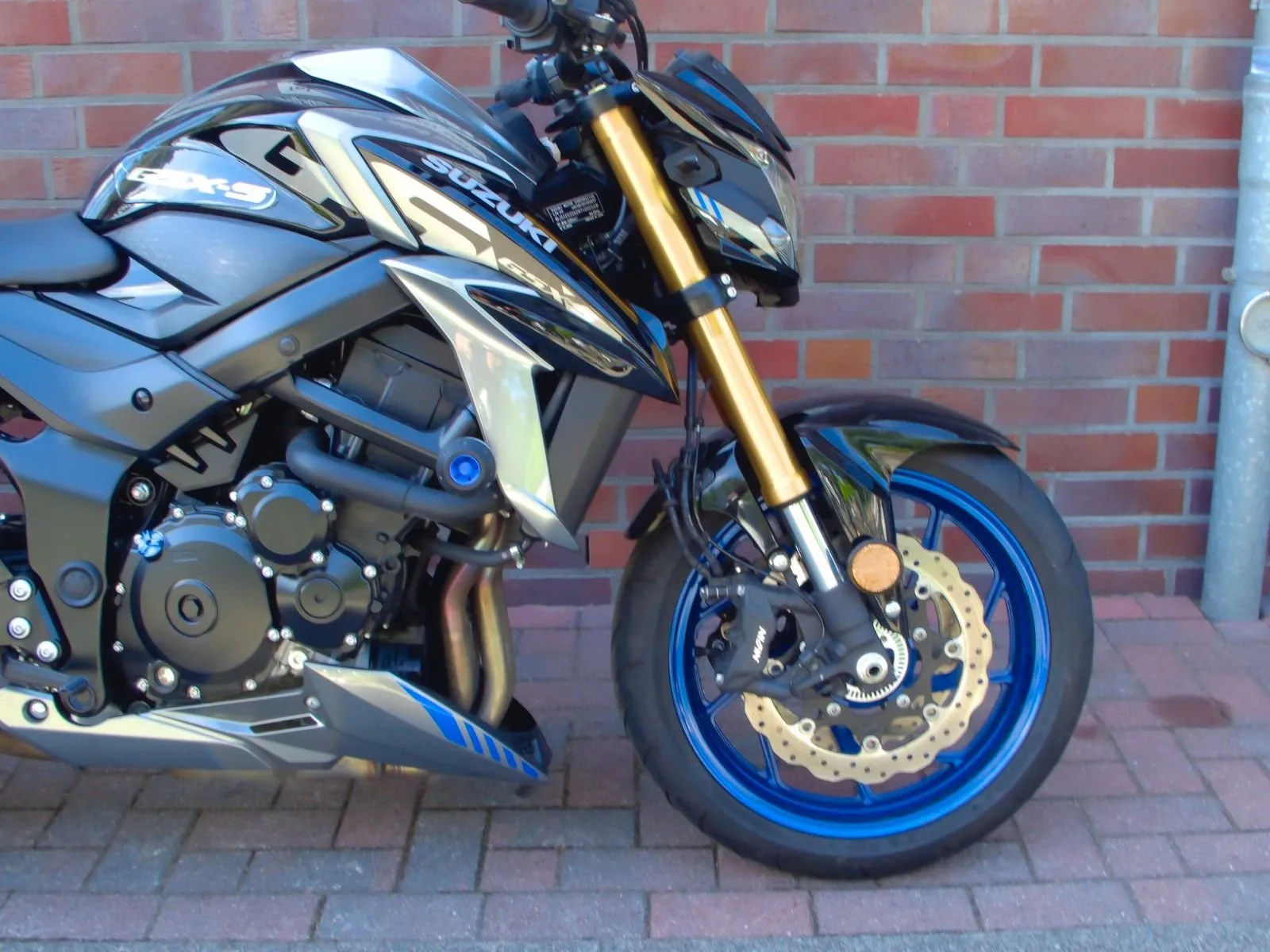 Suzuki GSX-S750